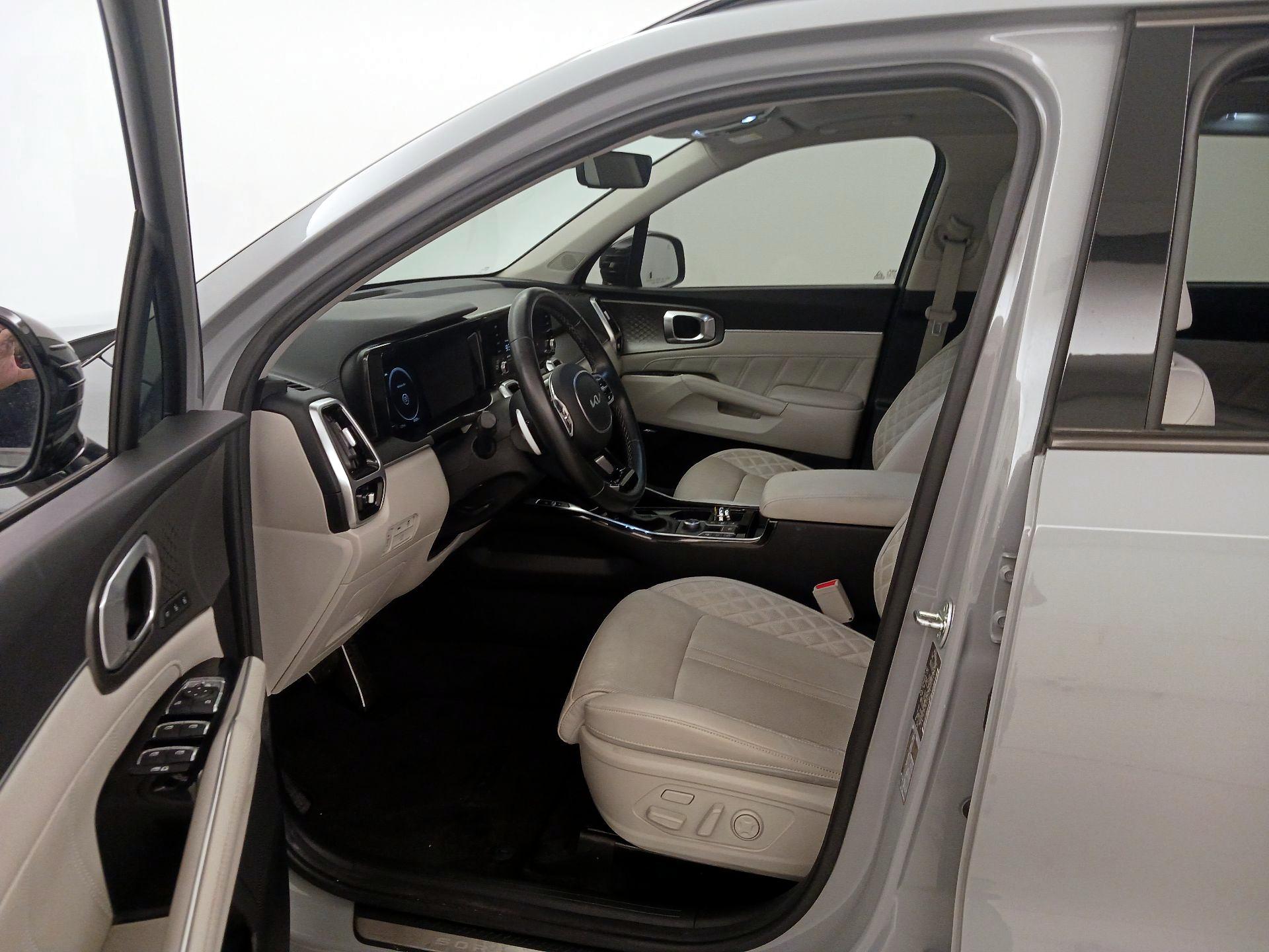 Thumbnail: 2023 Kia Sorento - 11