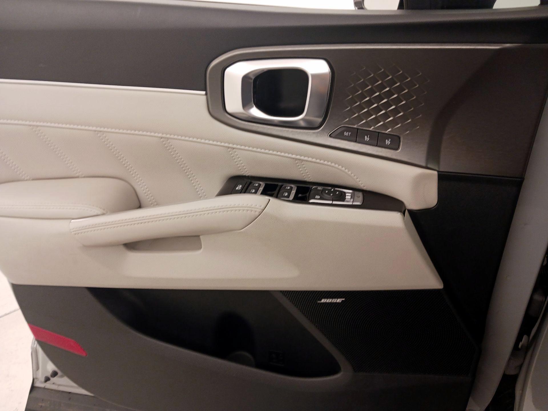 Thumbnail: 2023 Kia Sorento - 12