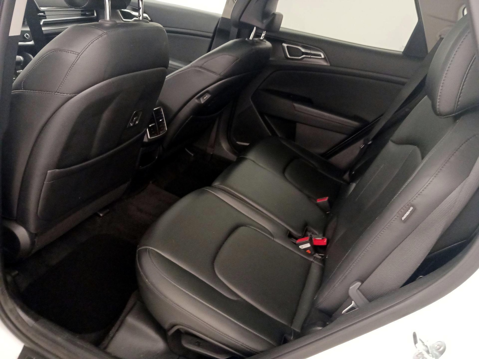2025 Kia Sportage EX - Photo 22