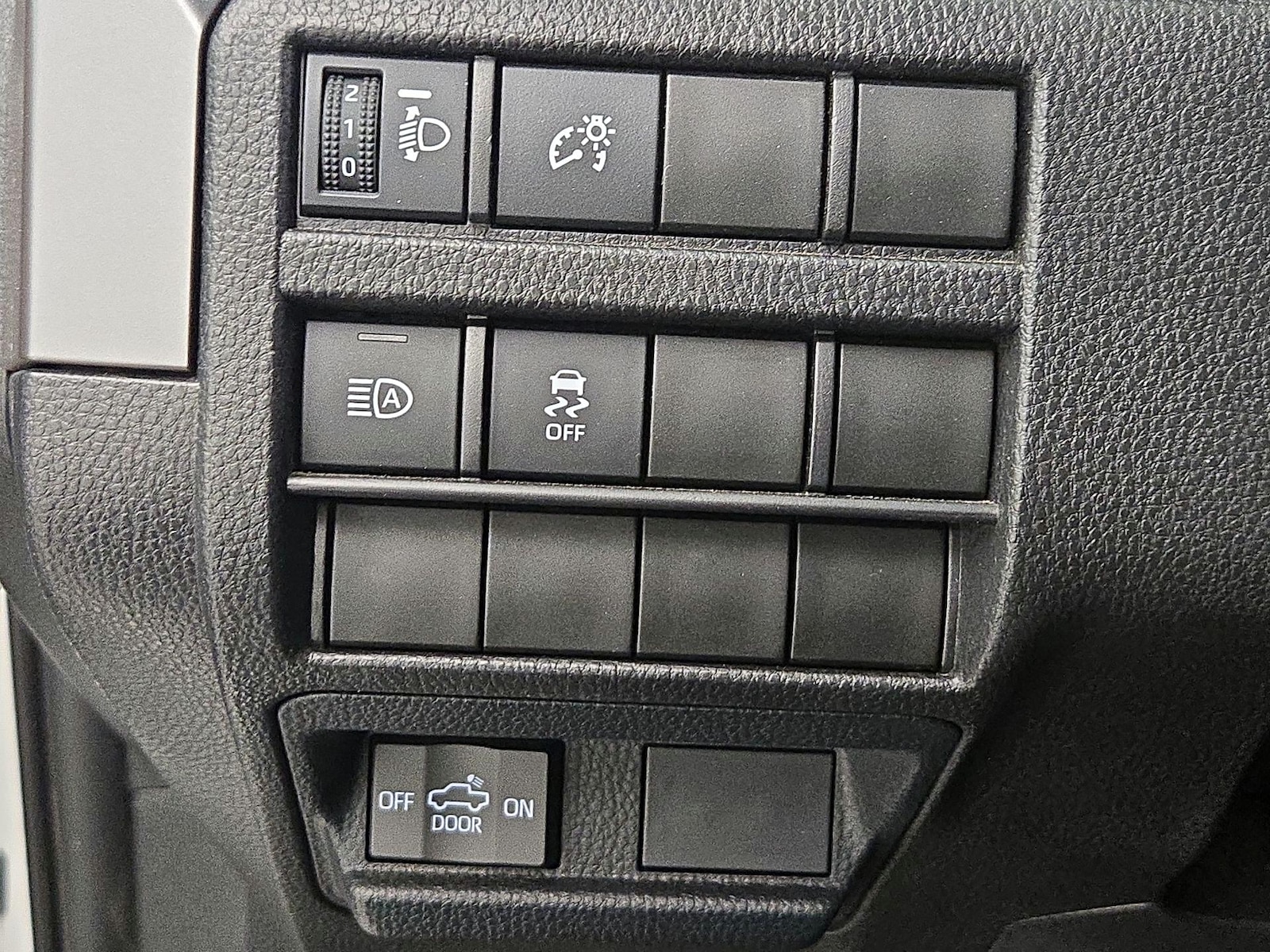 2025 Toyota Tacoma Limited - Photo 14