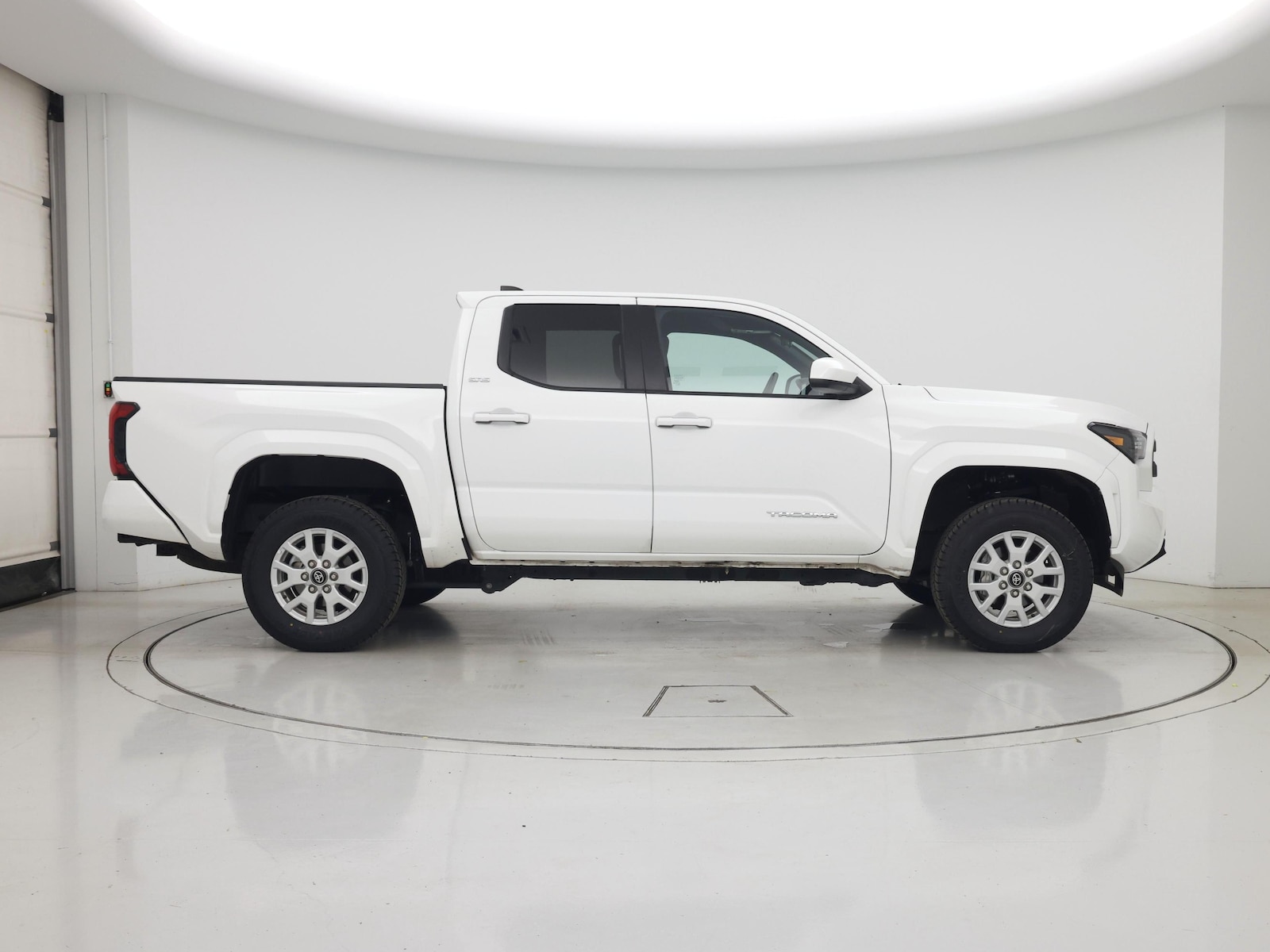 2025 Toyota Tacoma Limited - Photo 8