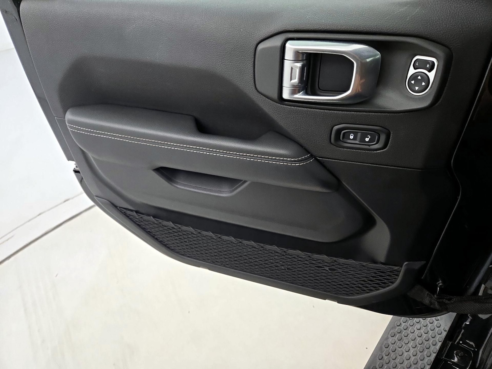 2023 Jeep Wrangler 4xe Sahara 4XE - Photo 13