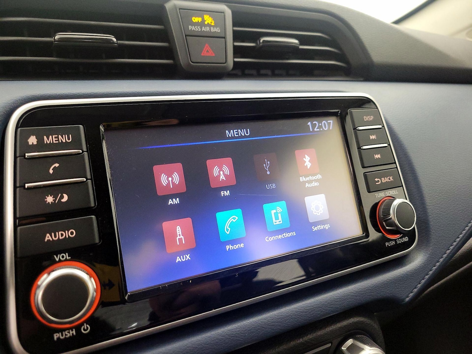 2025 Nissan Versa Sedan SV - Photo 15