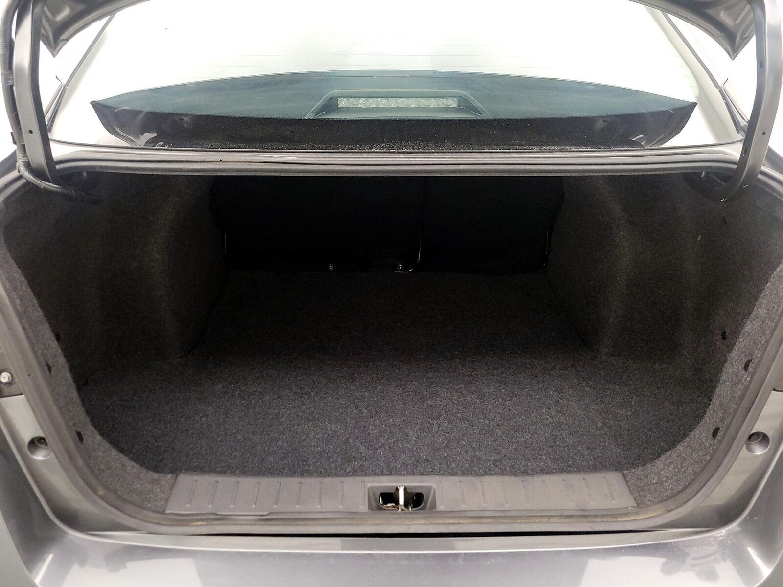 2025 Nissan Versa Sedan SV - Photo 20