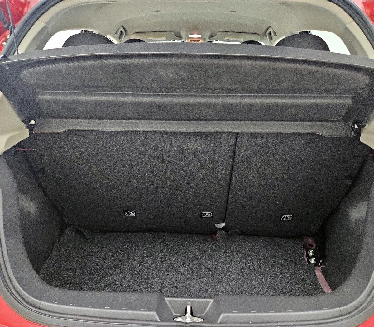 Trunk/Cargo (Seats Up)