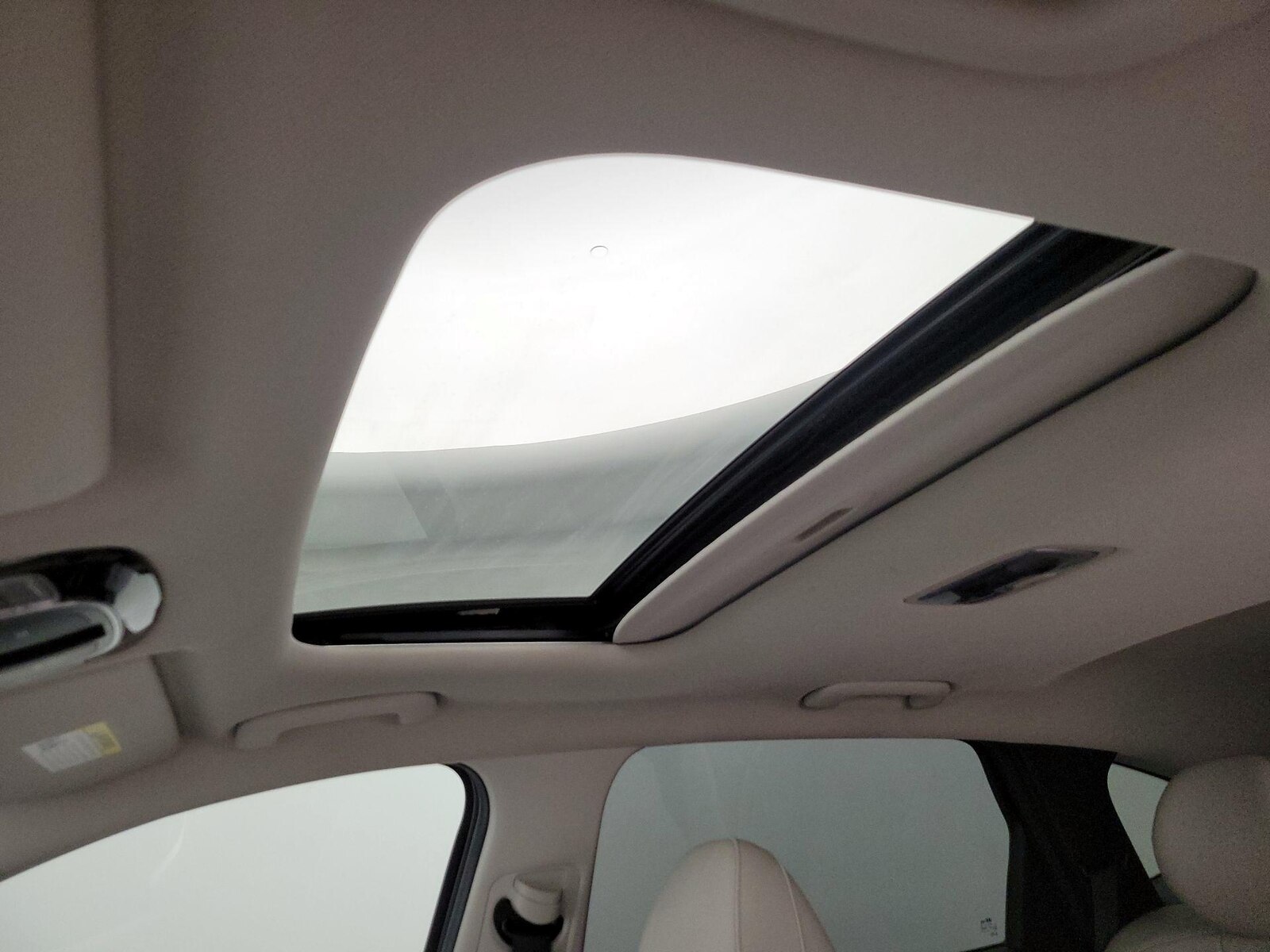 Sunroof(s) & Overhead Airbags