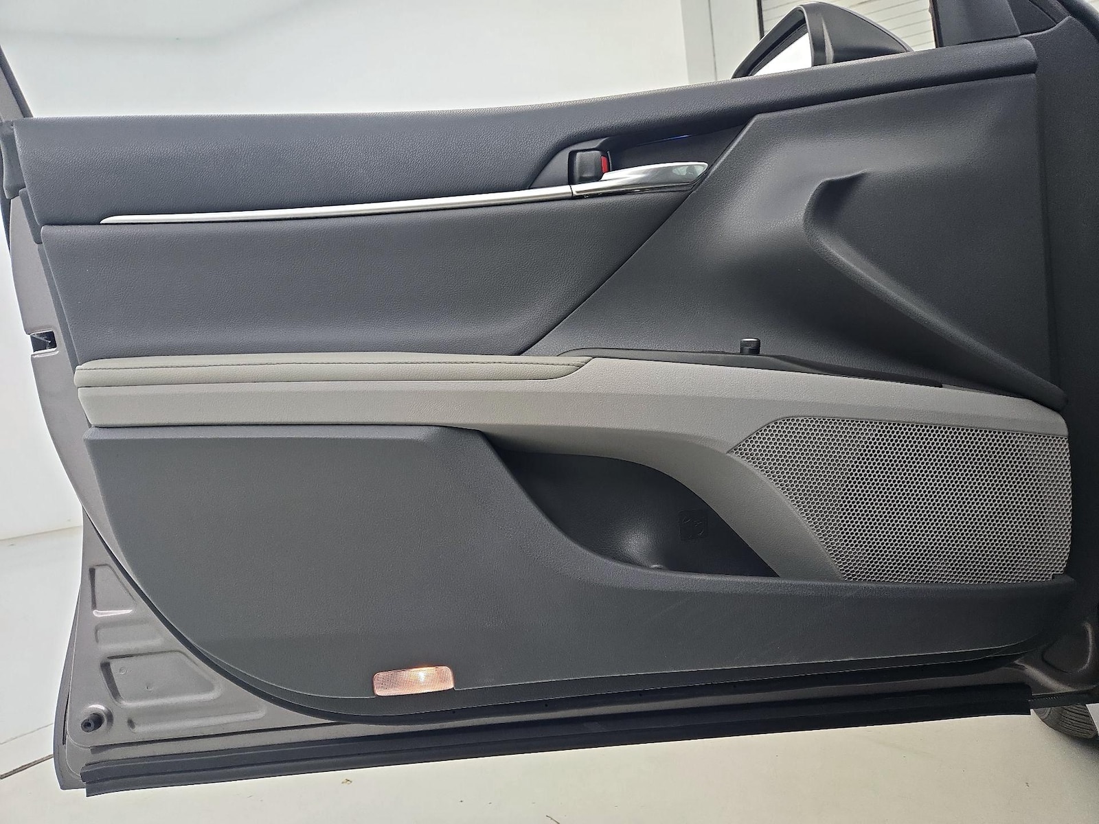 2023 Toyota Camry XLE - Photo 13