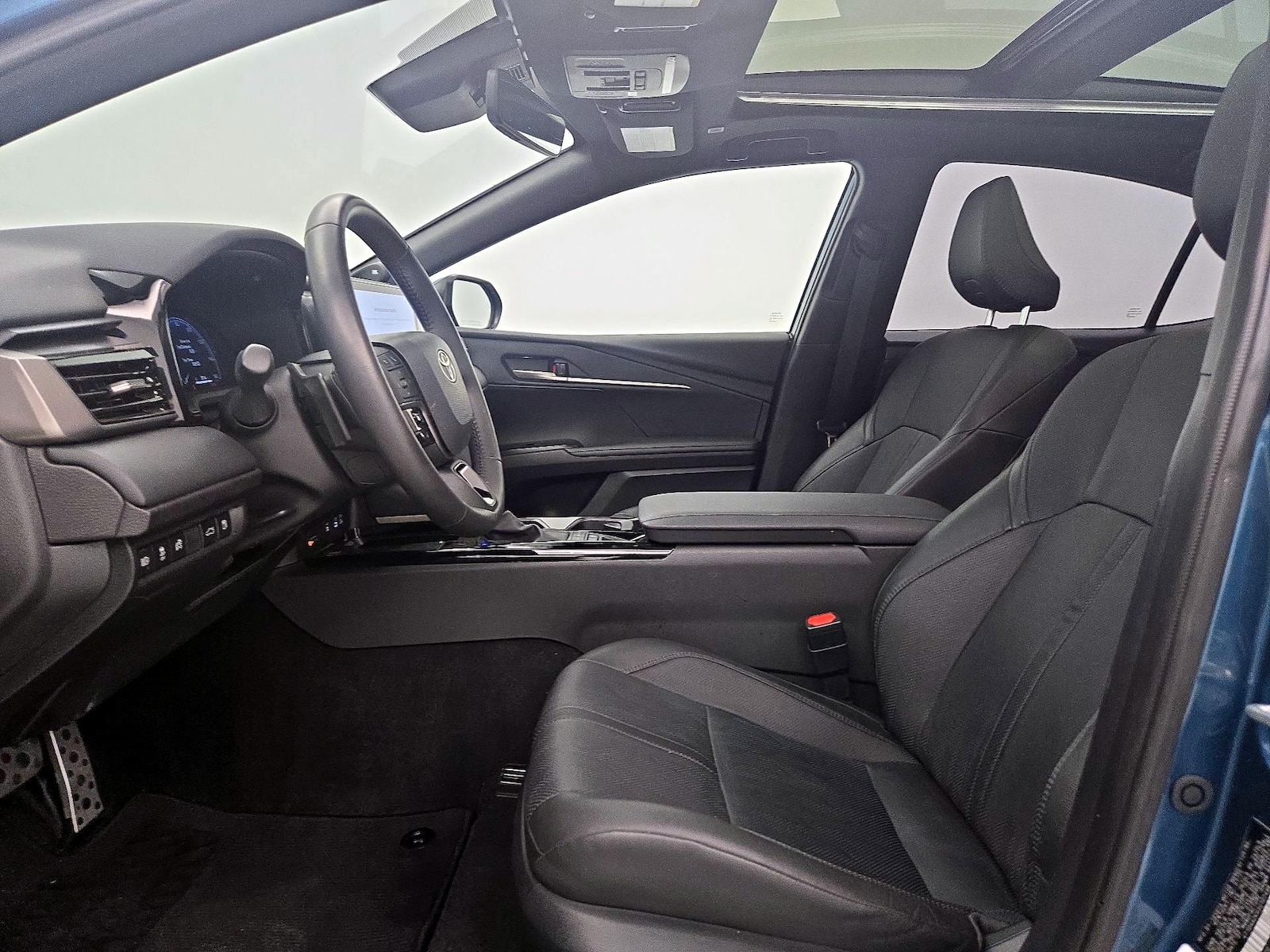 2025 Toyota Camry XSE - Photo 12