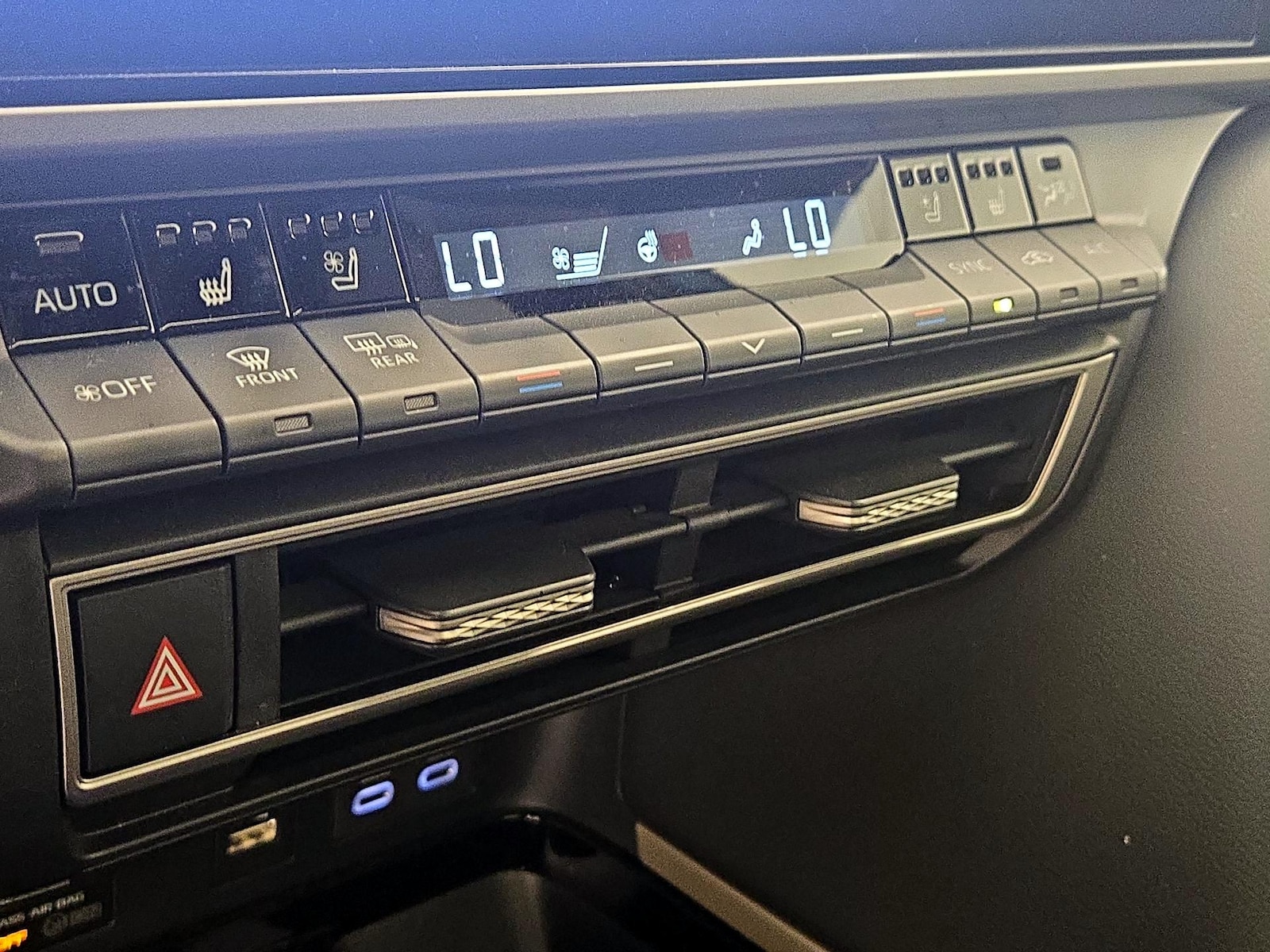 2025 Toyota Camry XSE - Photo 17