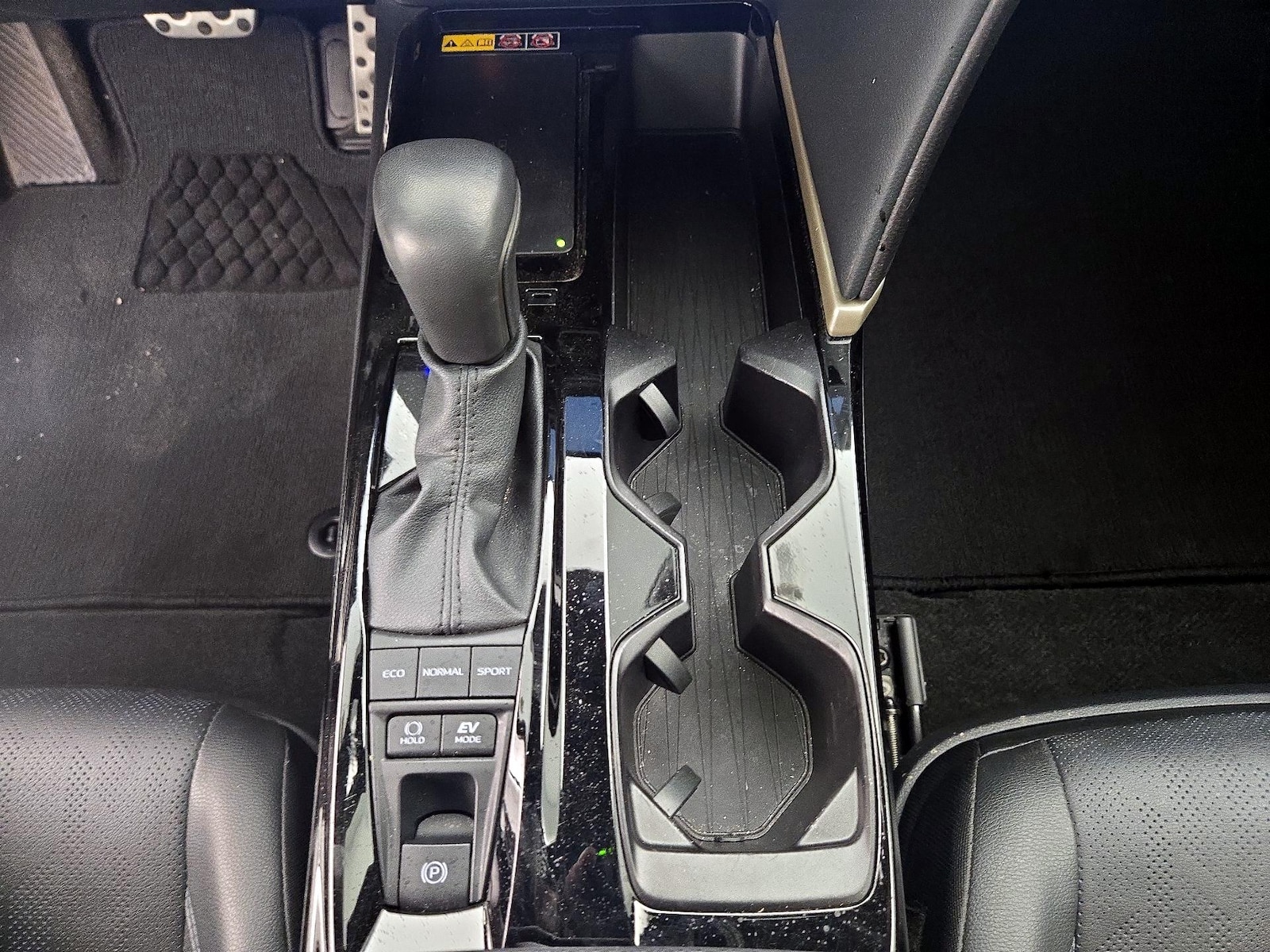 2025 Toyota Camry XSE - Photo 18