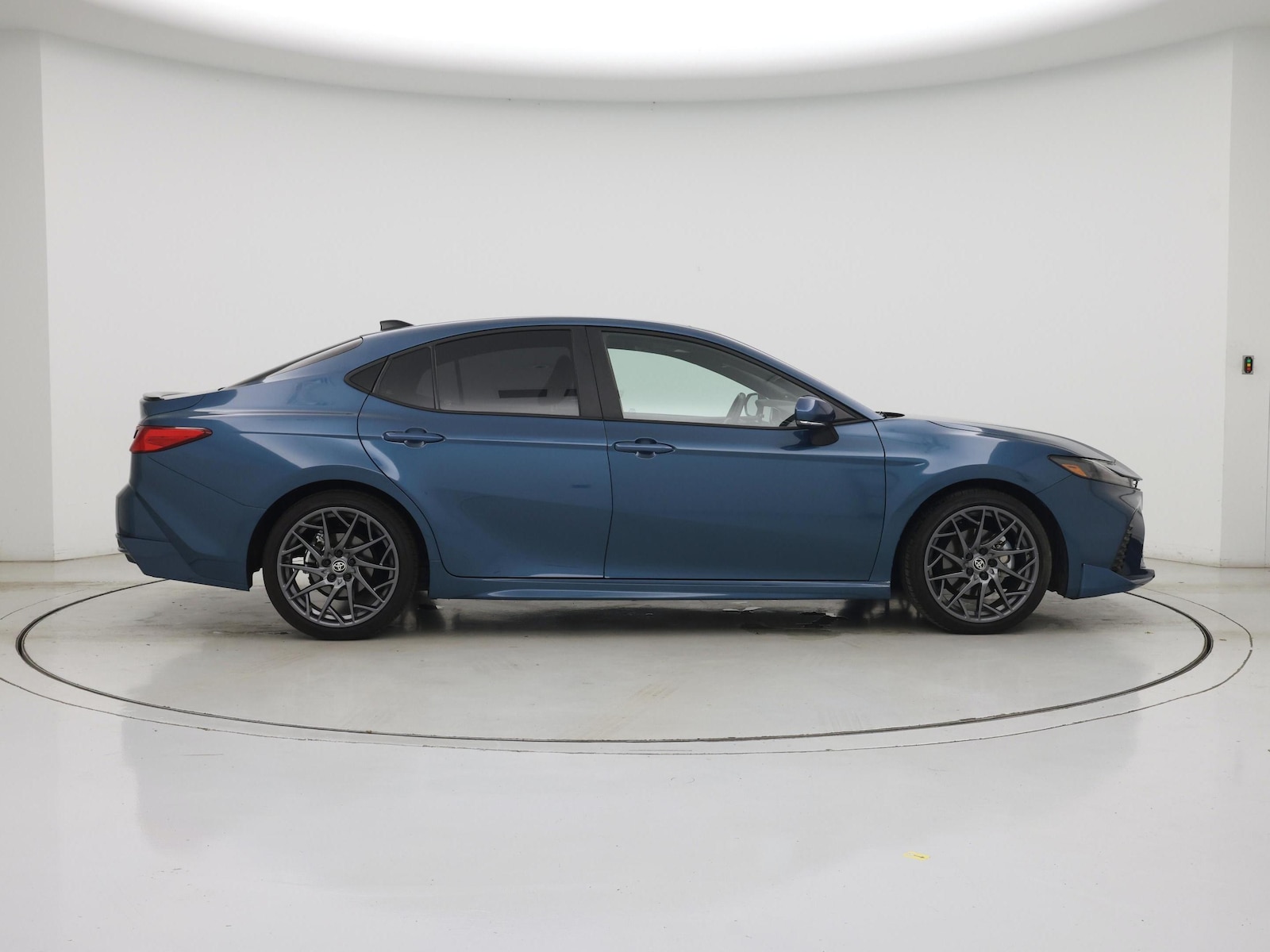 2025 Toyota Camry XSE - Photo 8