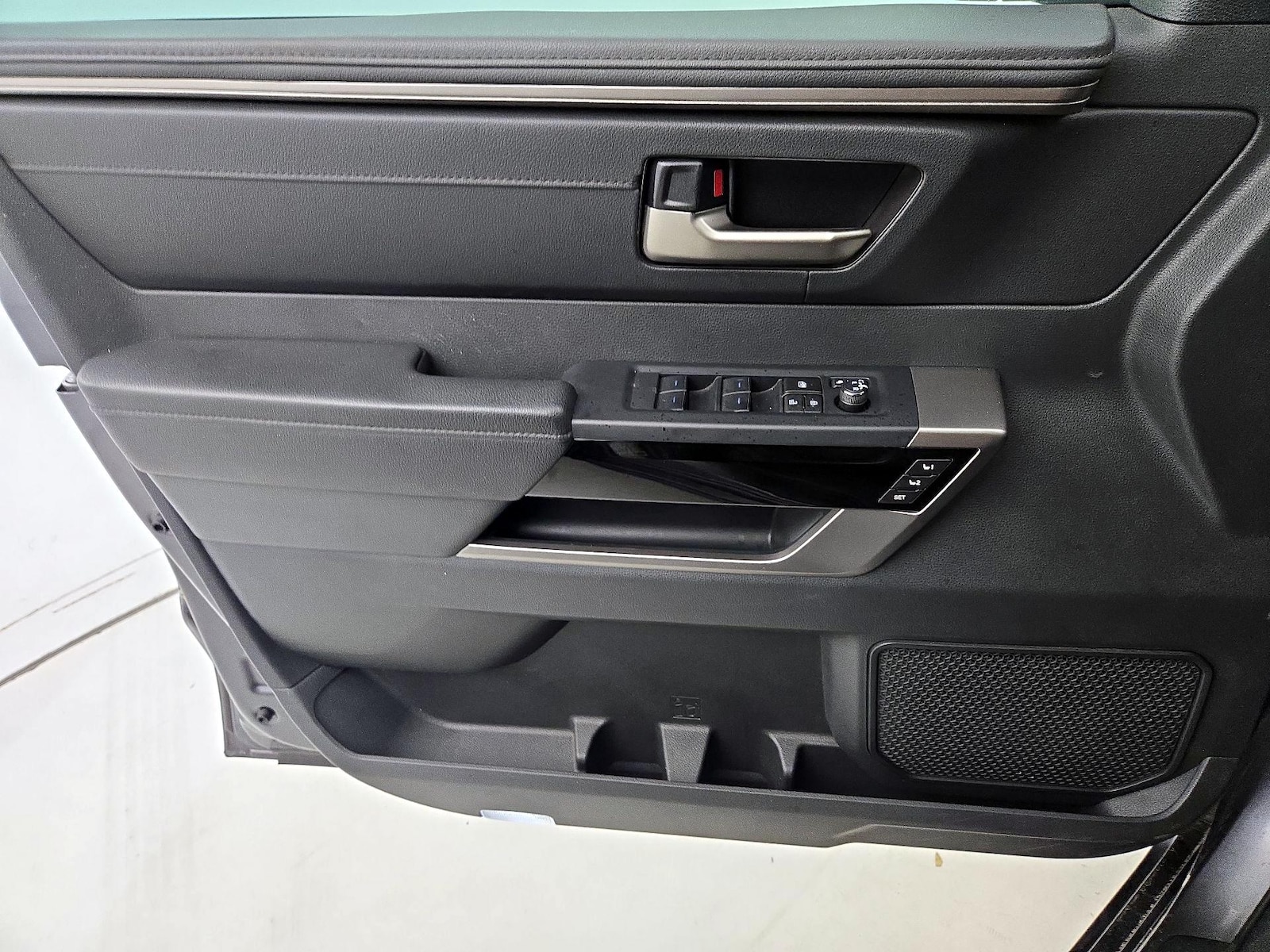 2024 Toyota Tundra Limited - Photo 13