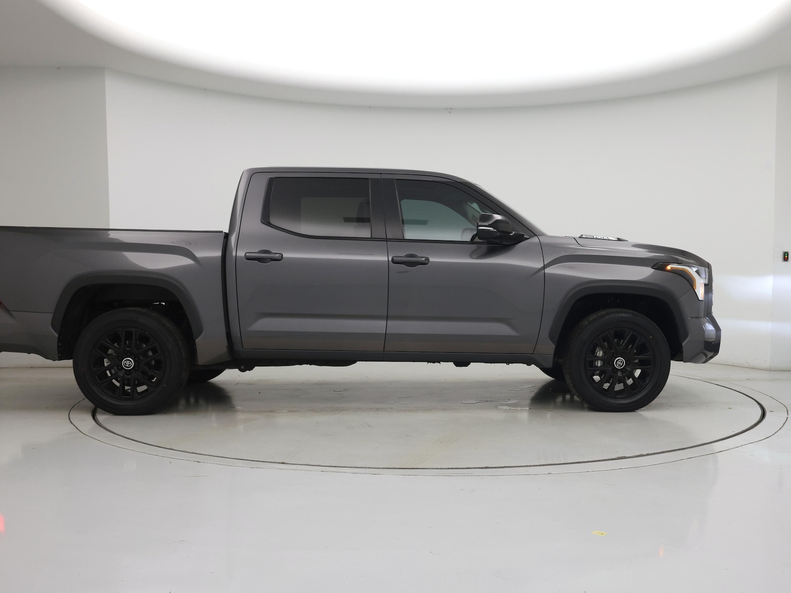 2024 Toyota Tundra Limited - Photo 8