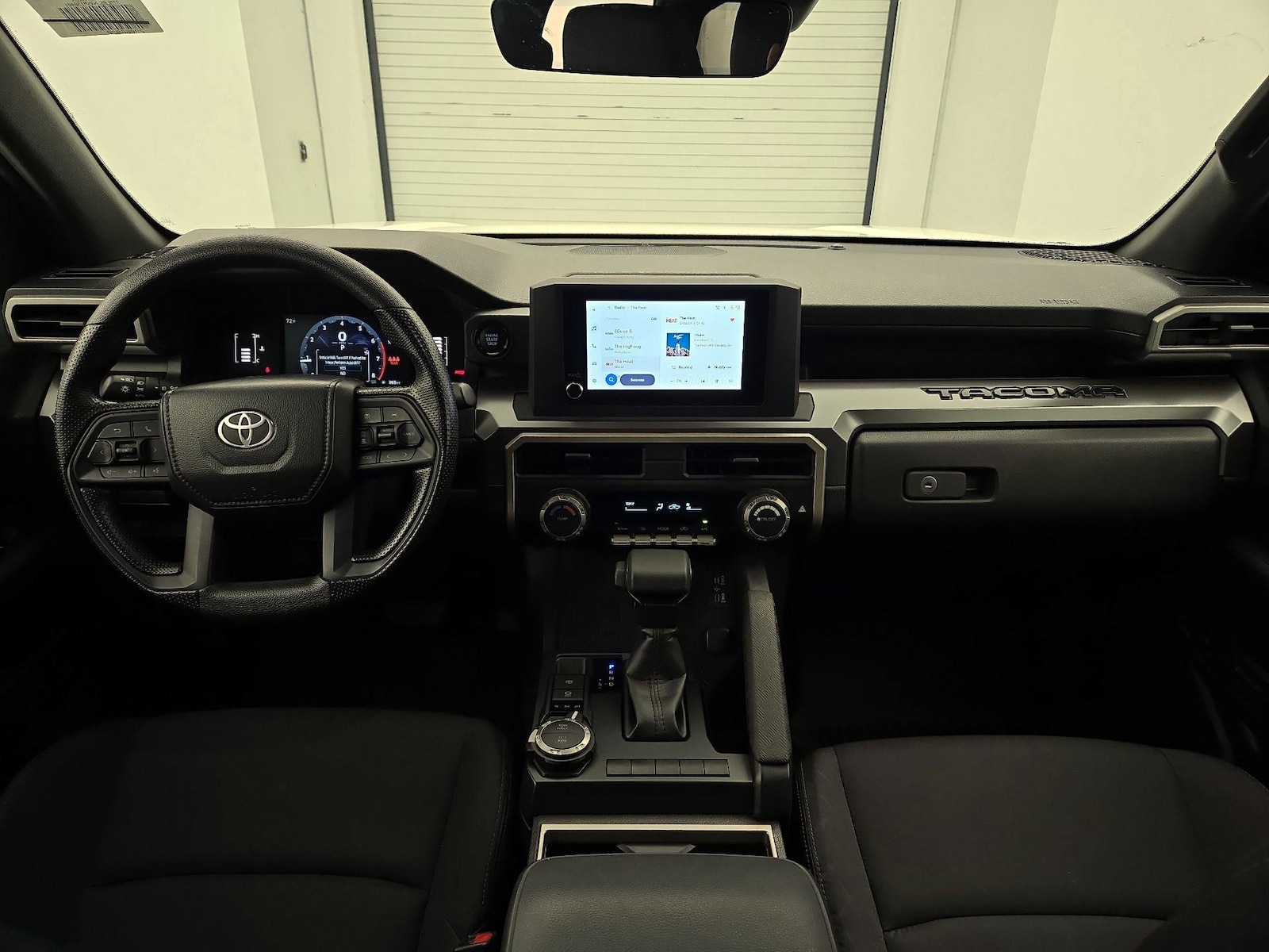 2025 Toyota Tacoma SR5 - Photo 10