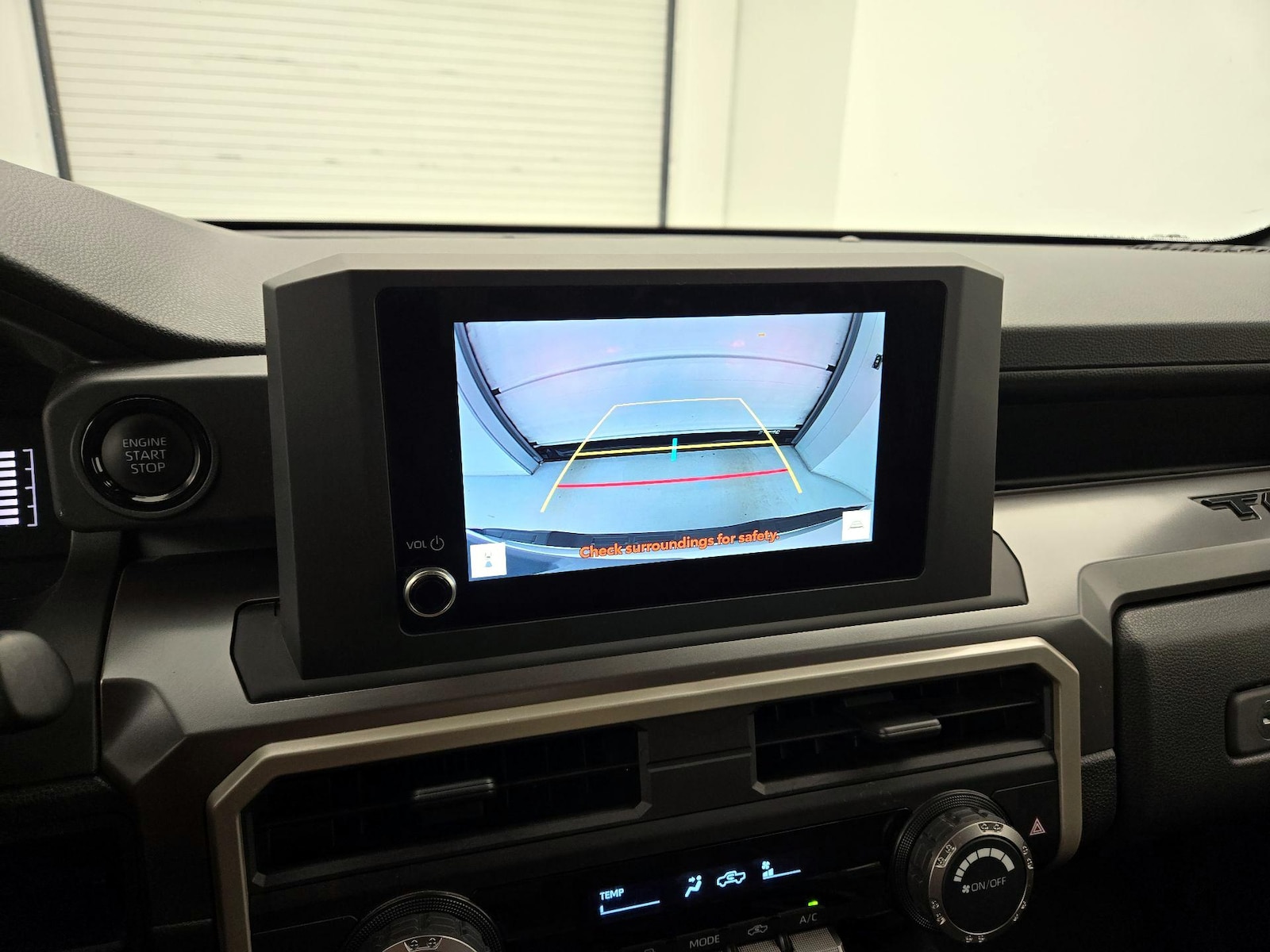 2025 Toyota Tacoma SR5 - Photo 15