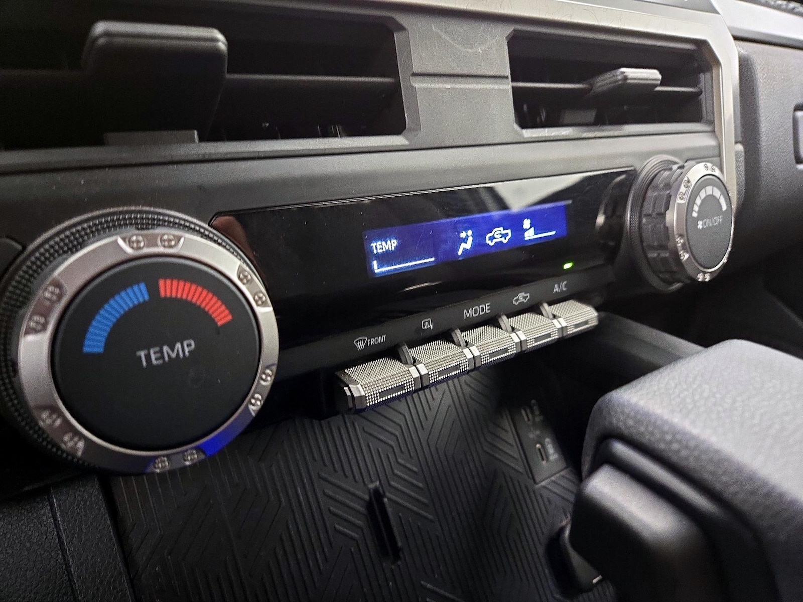 2025 Toyota Tacoma SR5 - Photo 17