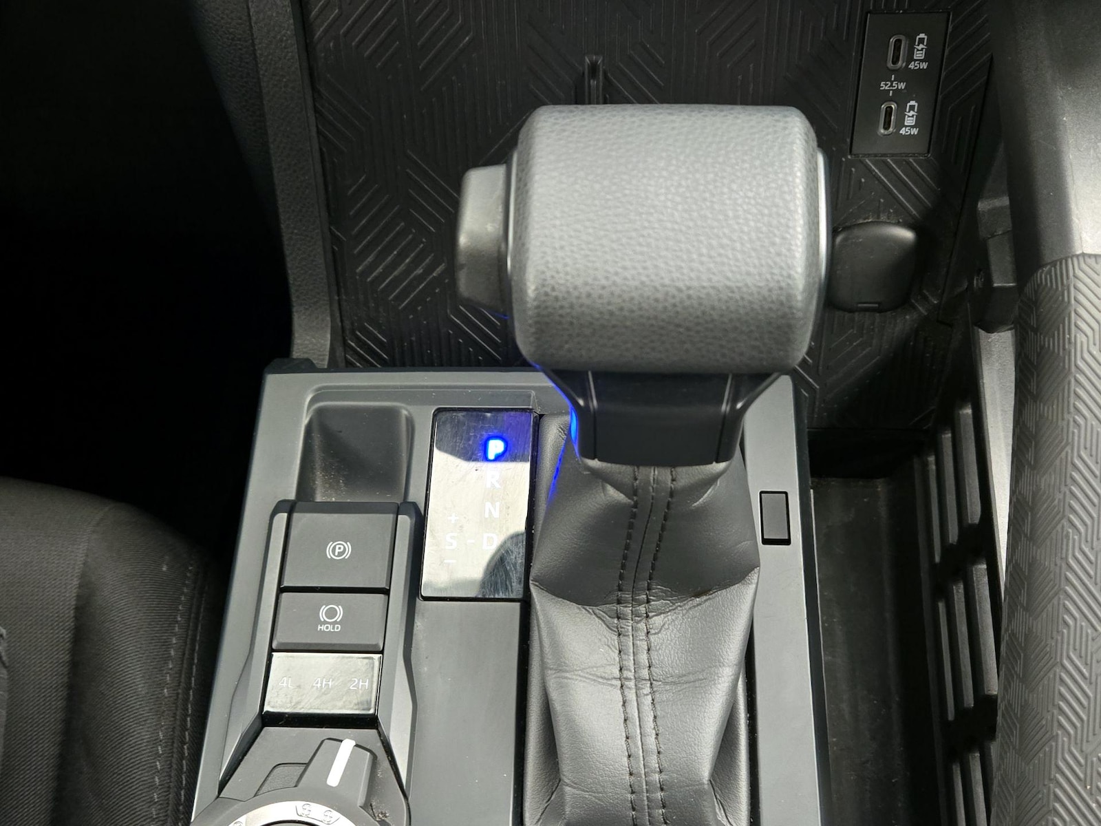 2025 Toyota Tacoma SR5 - Photo 18