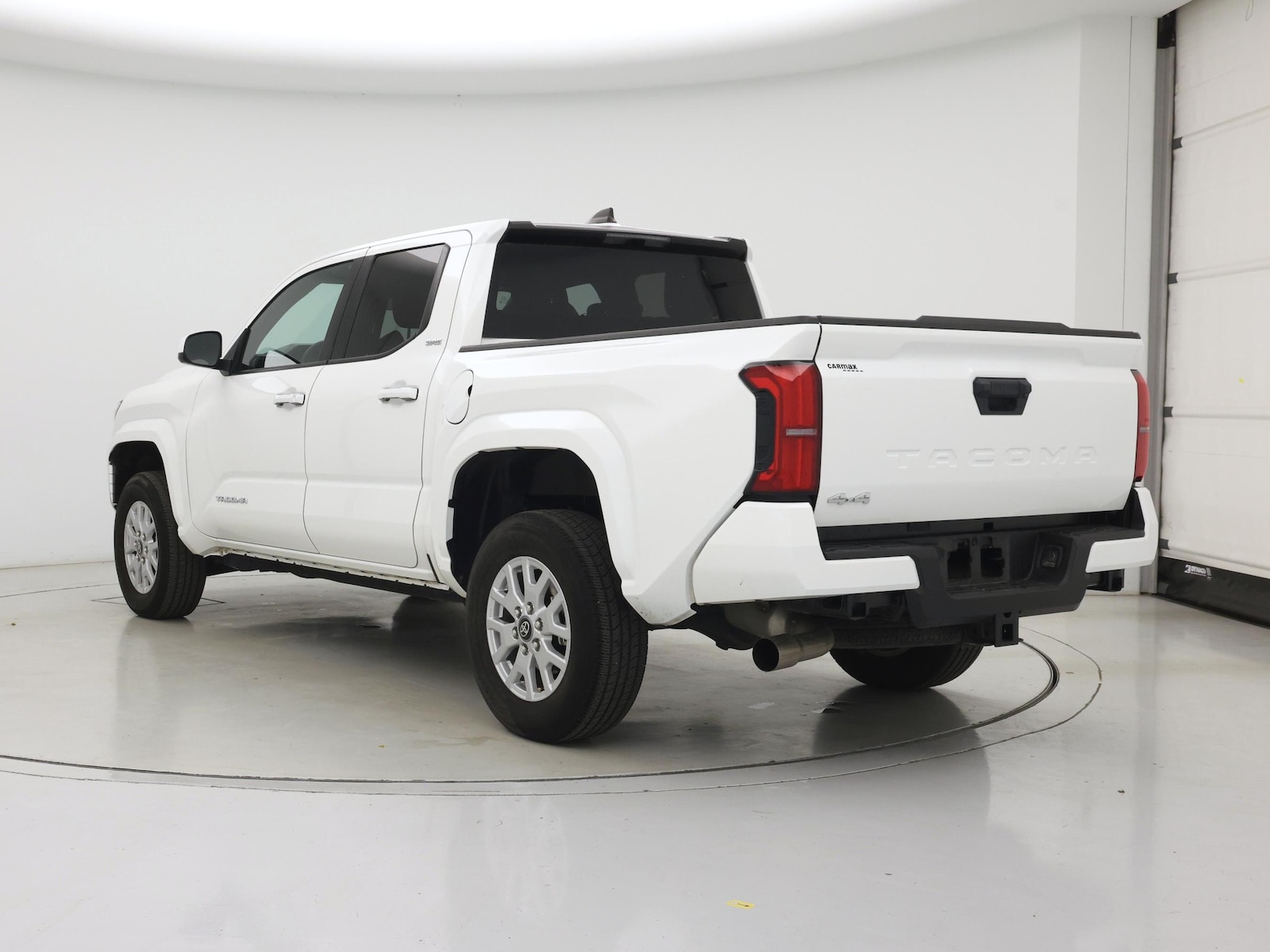 2025 Toyota Tacoma SR5 - Photo 3