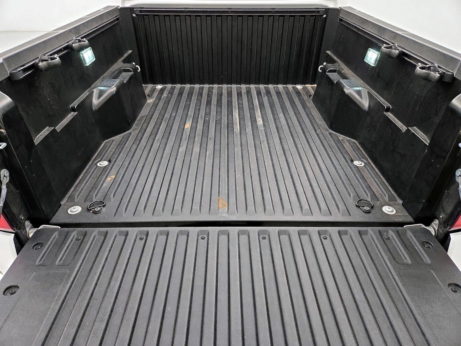 2025 Toyota Tacoma SR5 - Photo 21