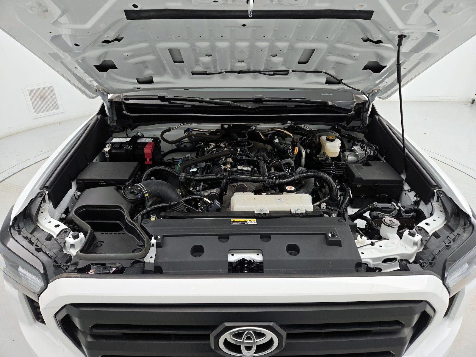 2025 Toyota Tacoma SR5 - Photo 22