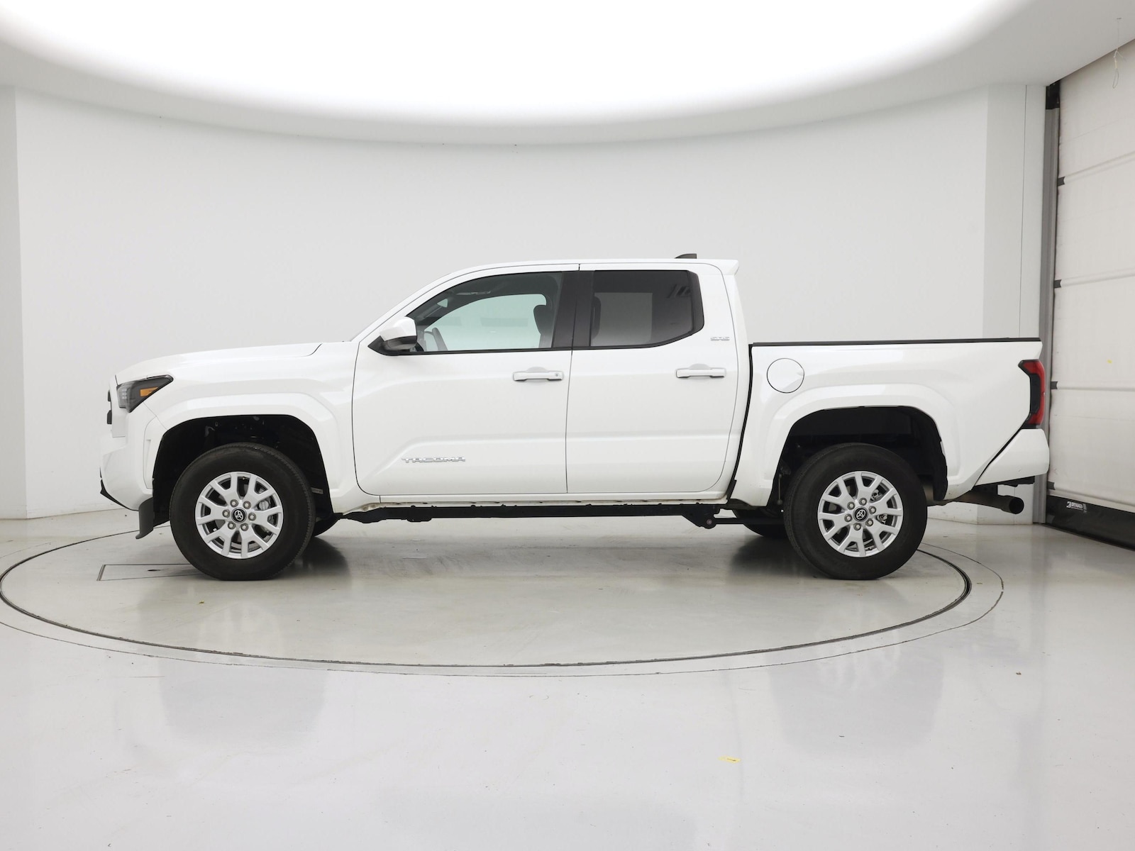 2025 Toyota Tacoma SR5 - Photo 4