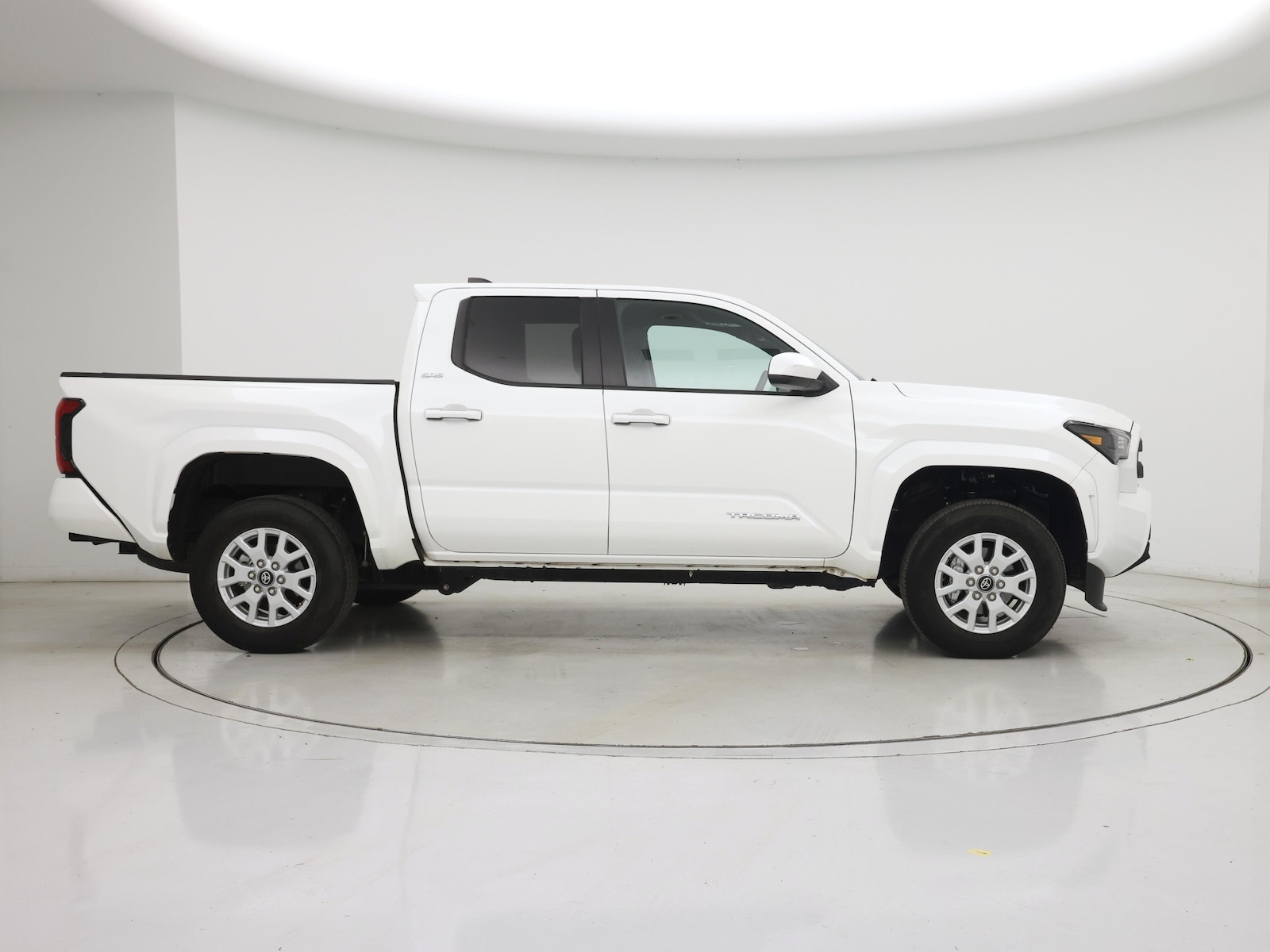 2025 Toyota Tacoma SR5 - Photo 8