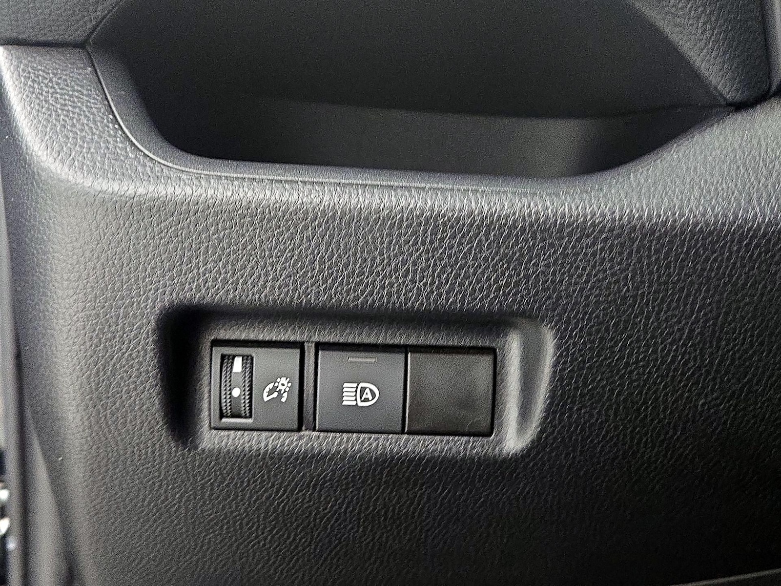 2025 Toyota RAV4 LE - Photo 14