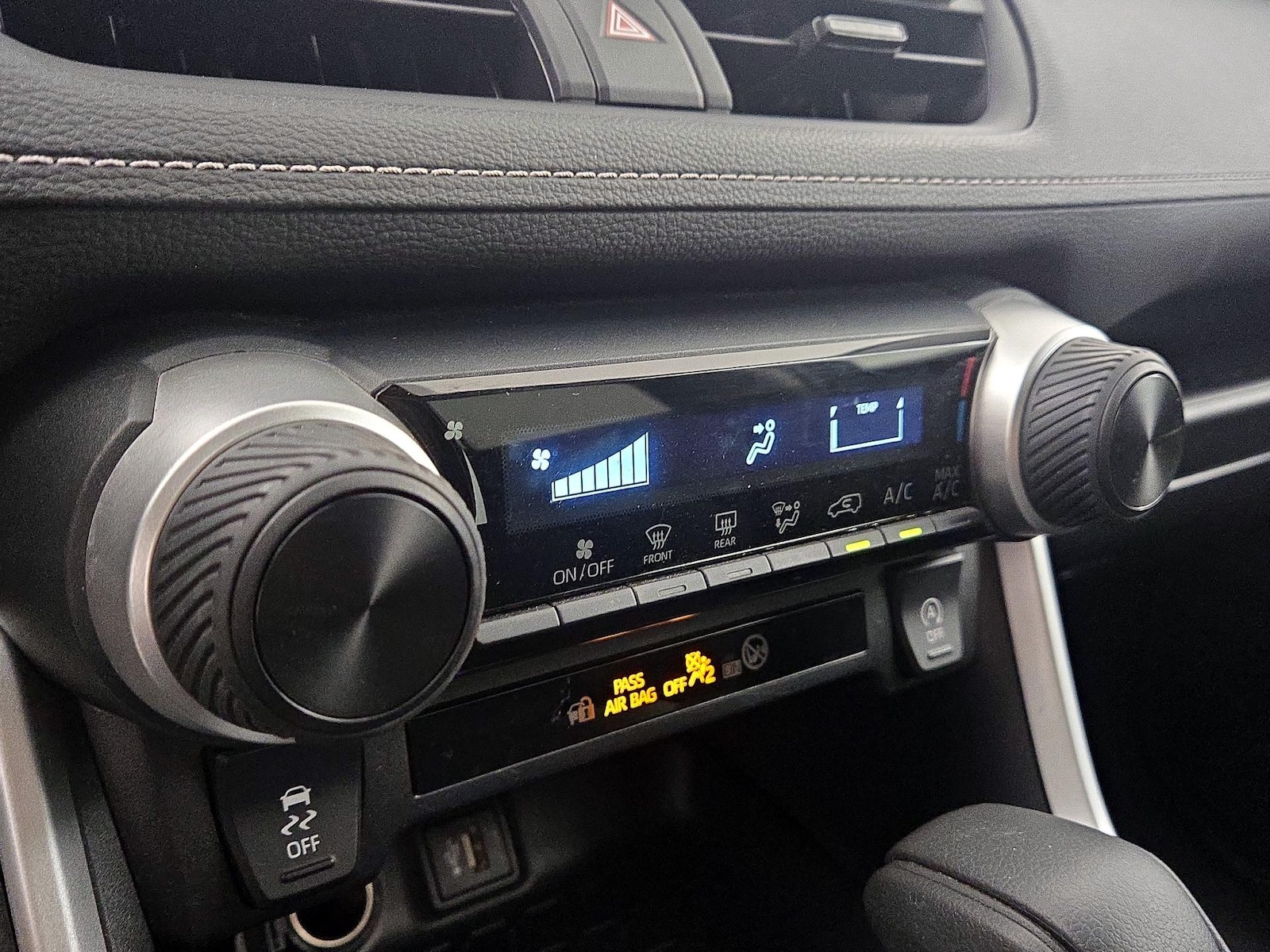2025 Toyota RAV4 LE - Photo 17