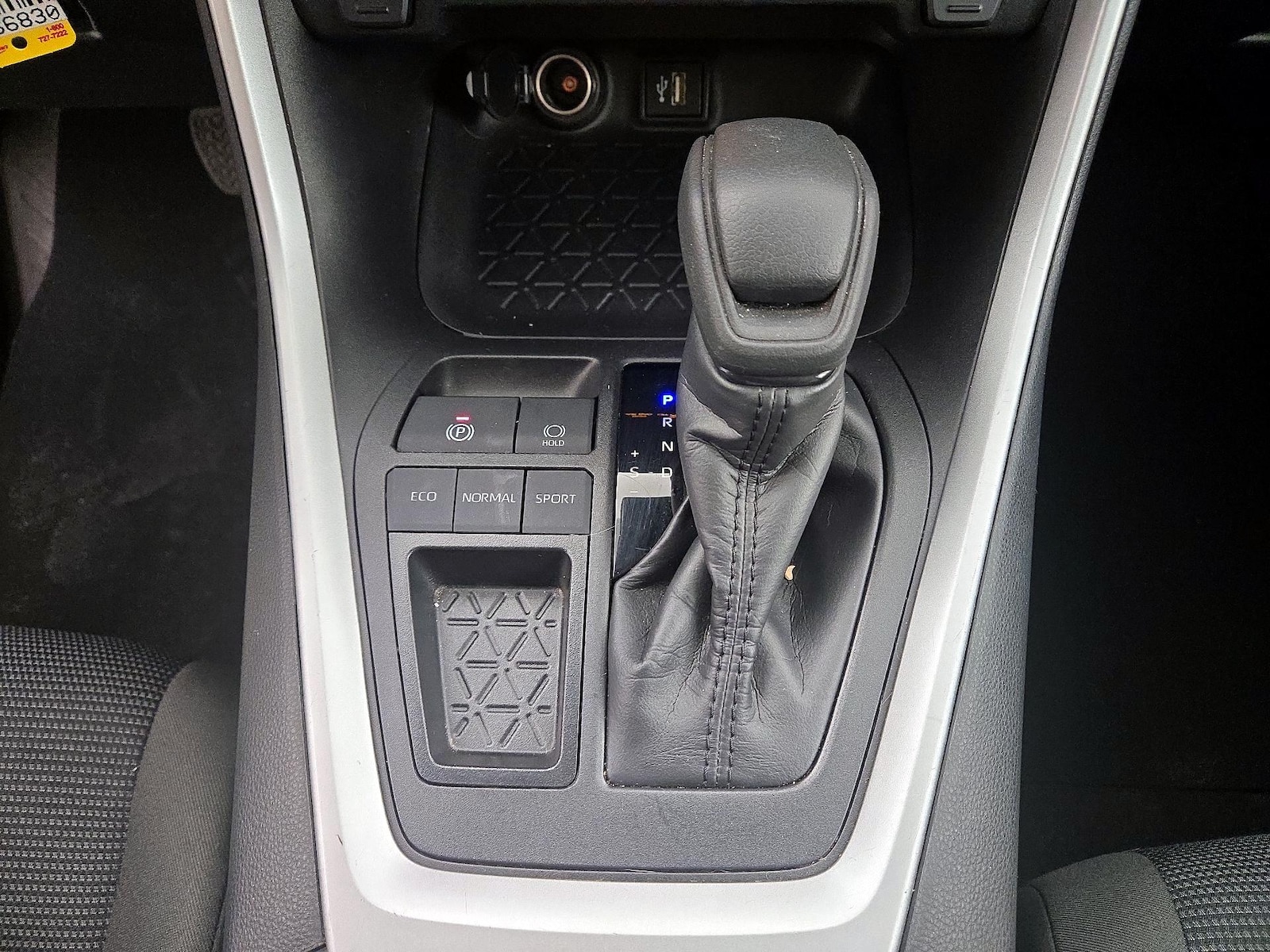 2025 Toyota RAV4 LE - Photo 18