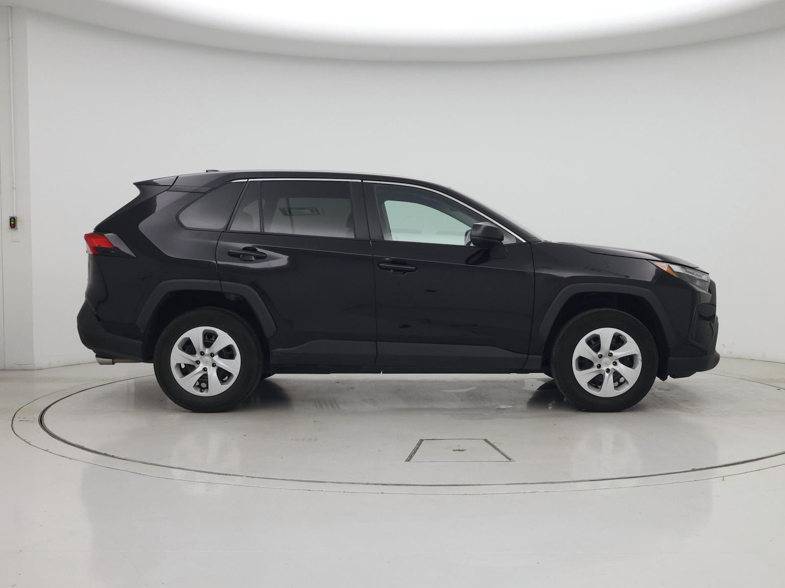 2025 Toyota RAV4 LE - Photo 8