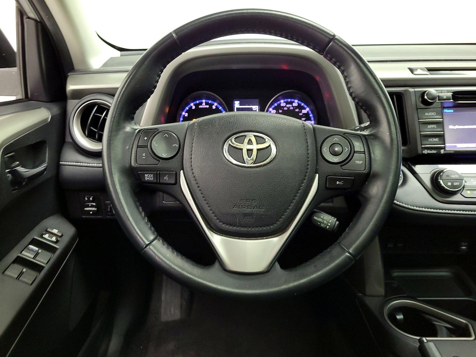 2018 Toyota RAV4 XLE - Photo 11