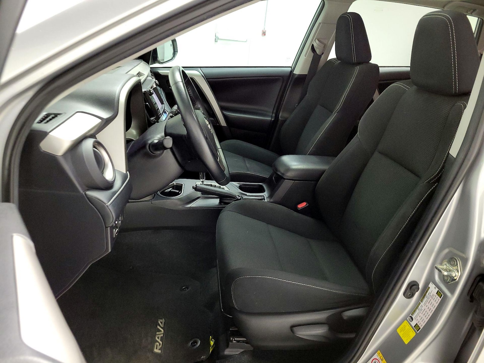 2018 Toyota RAV4 XLE - Photo 12