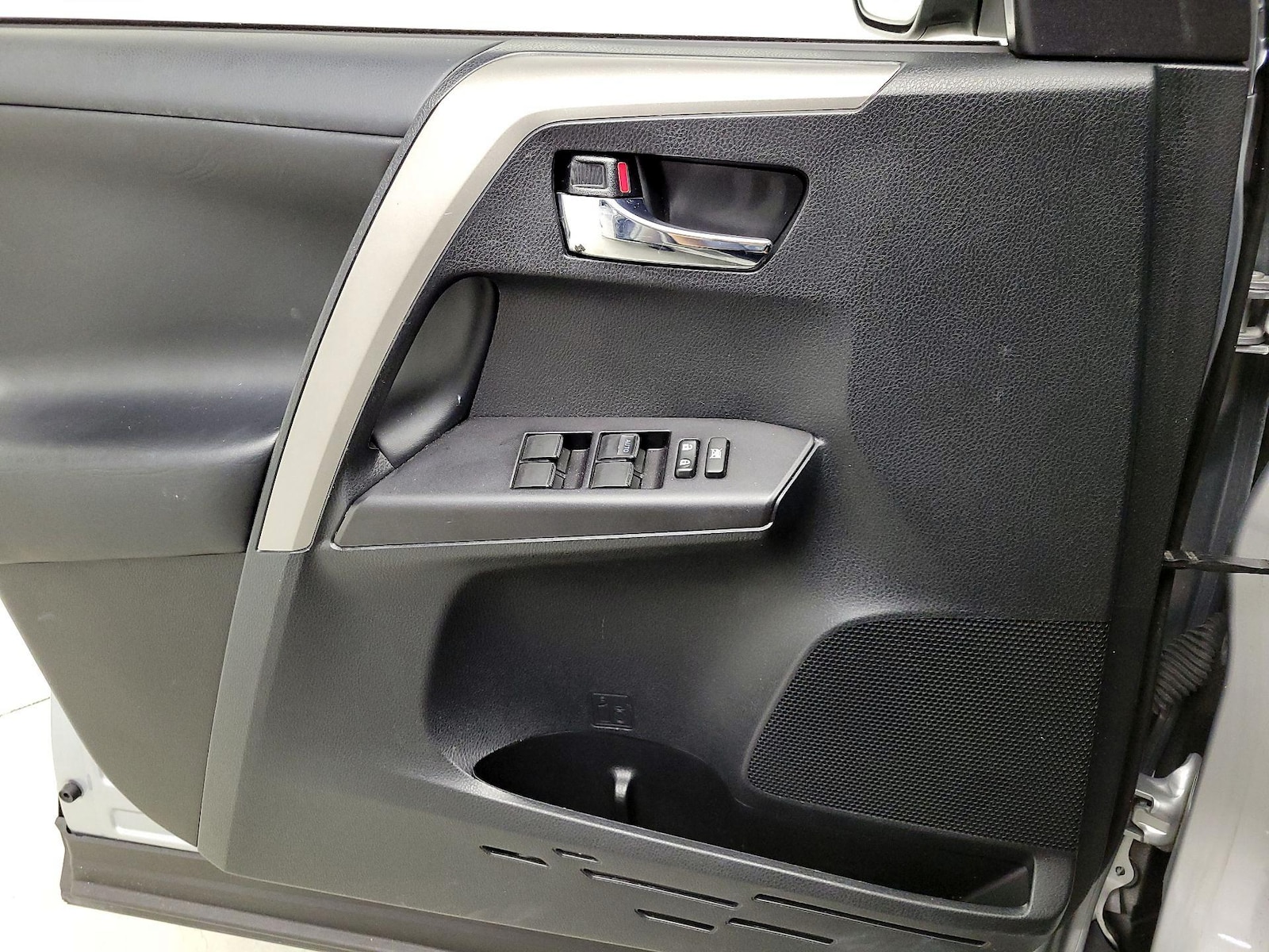 2018 Toyota RAV4 XLE - Photo 13