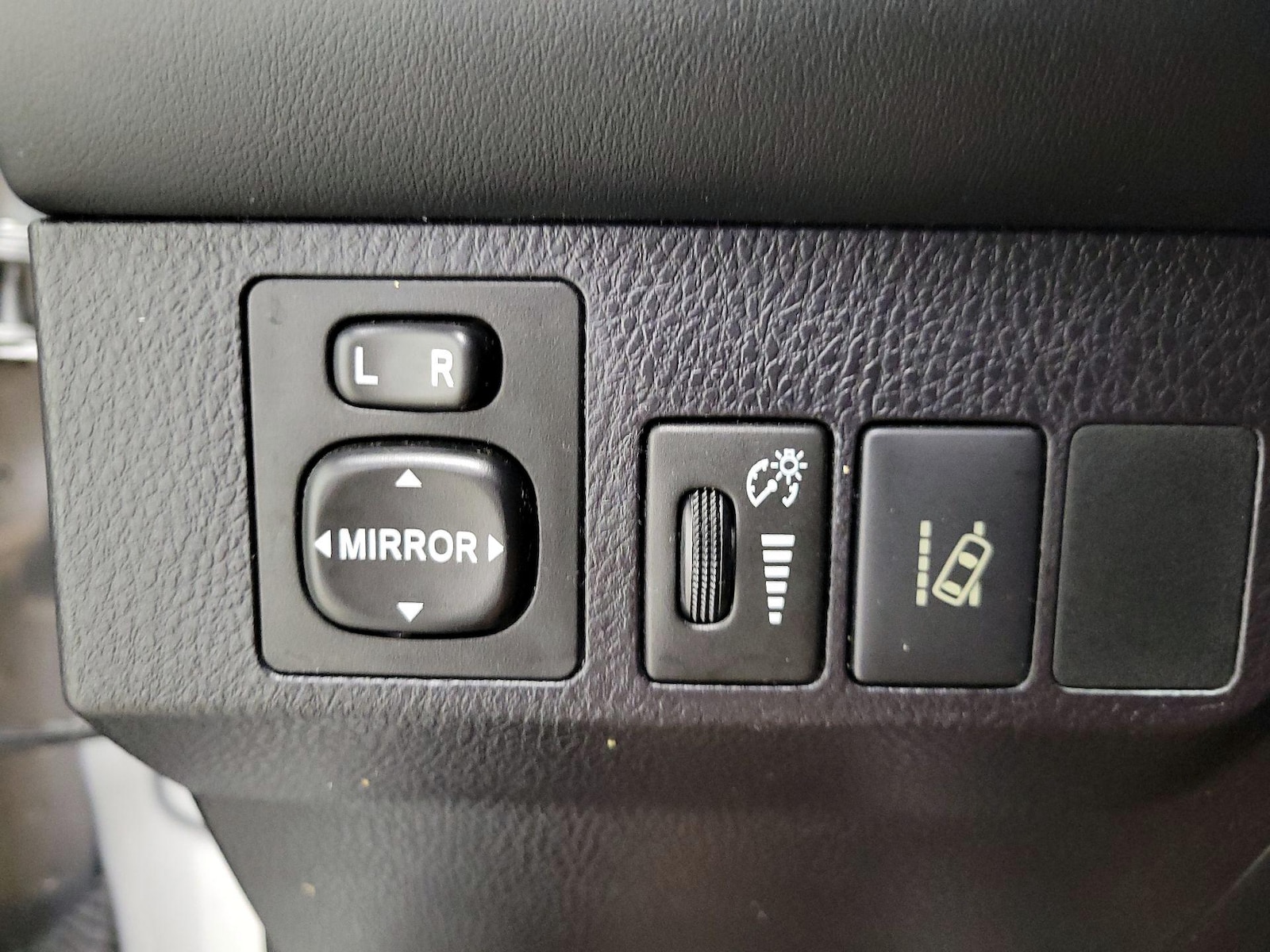 2018 Toyota RAV4 XLE - Photo 14