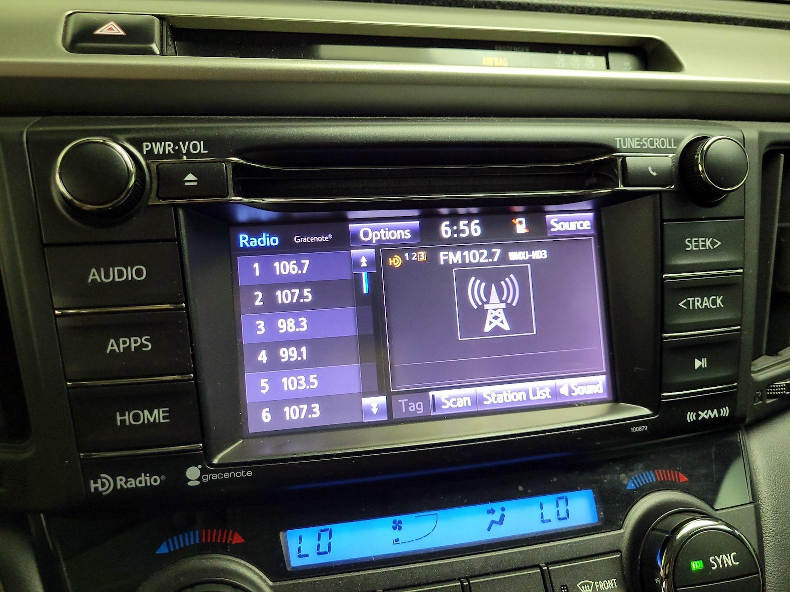 2018 Toyota RAV4 XLE - Photo 17