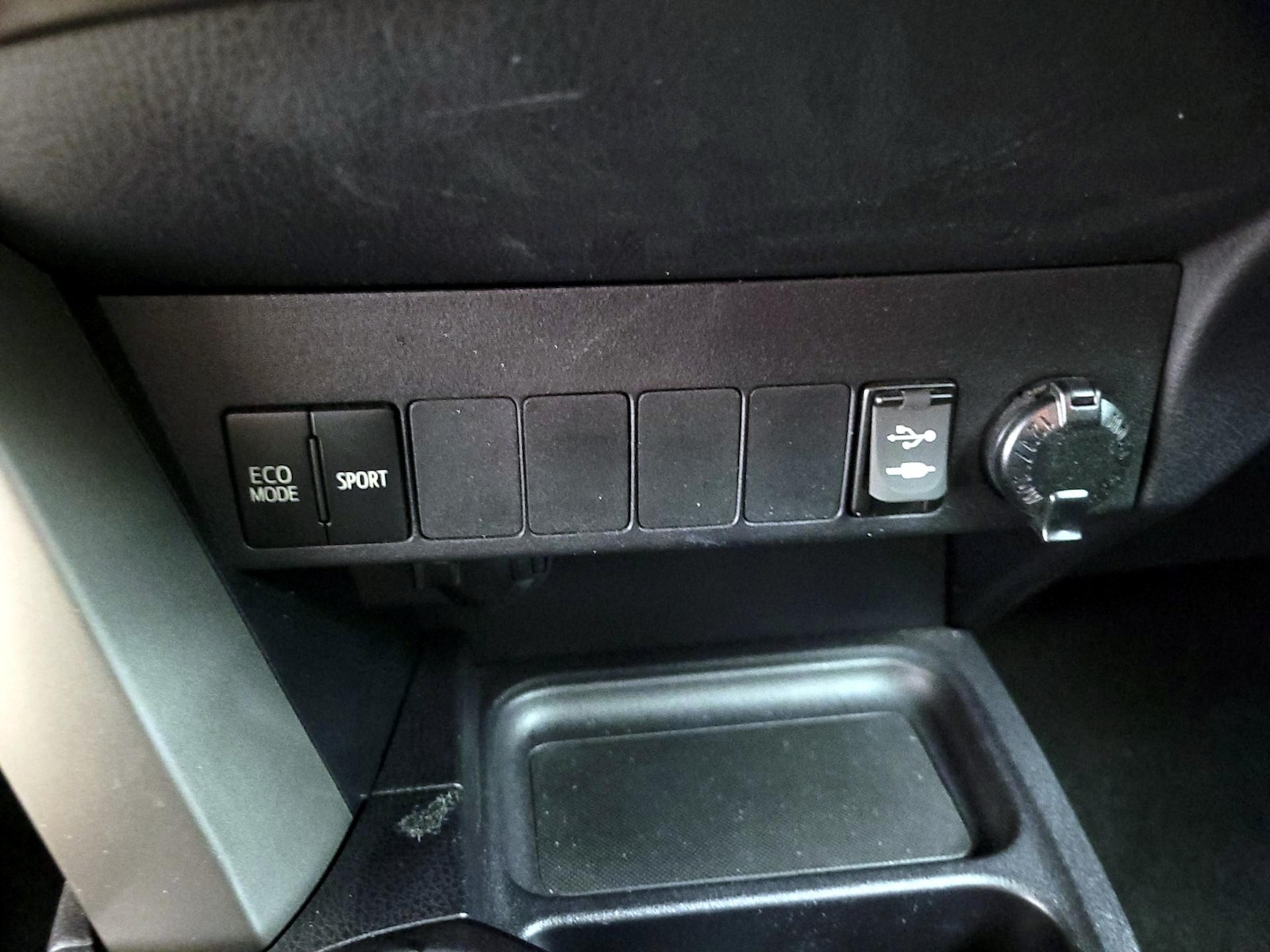 2018 Toyota RAV4 XLE - Photo 20
