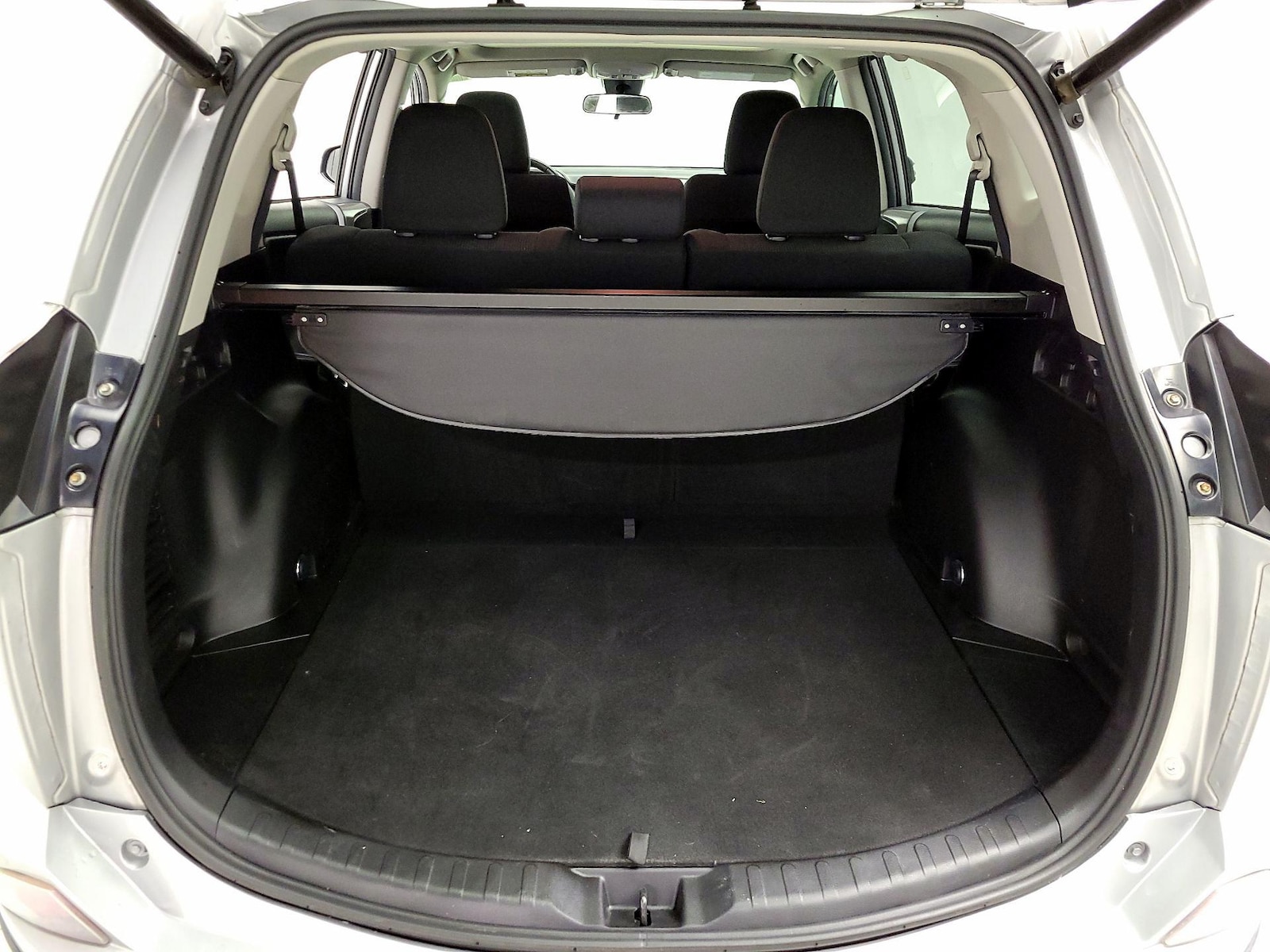 2018 Toyota RAV4 XLE - Photo 23
