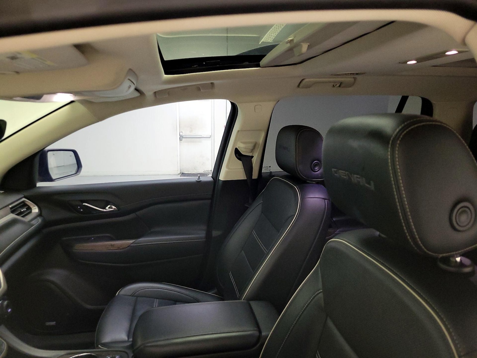 Sunroof(s) & Overhead Airbags