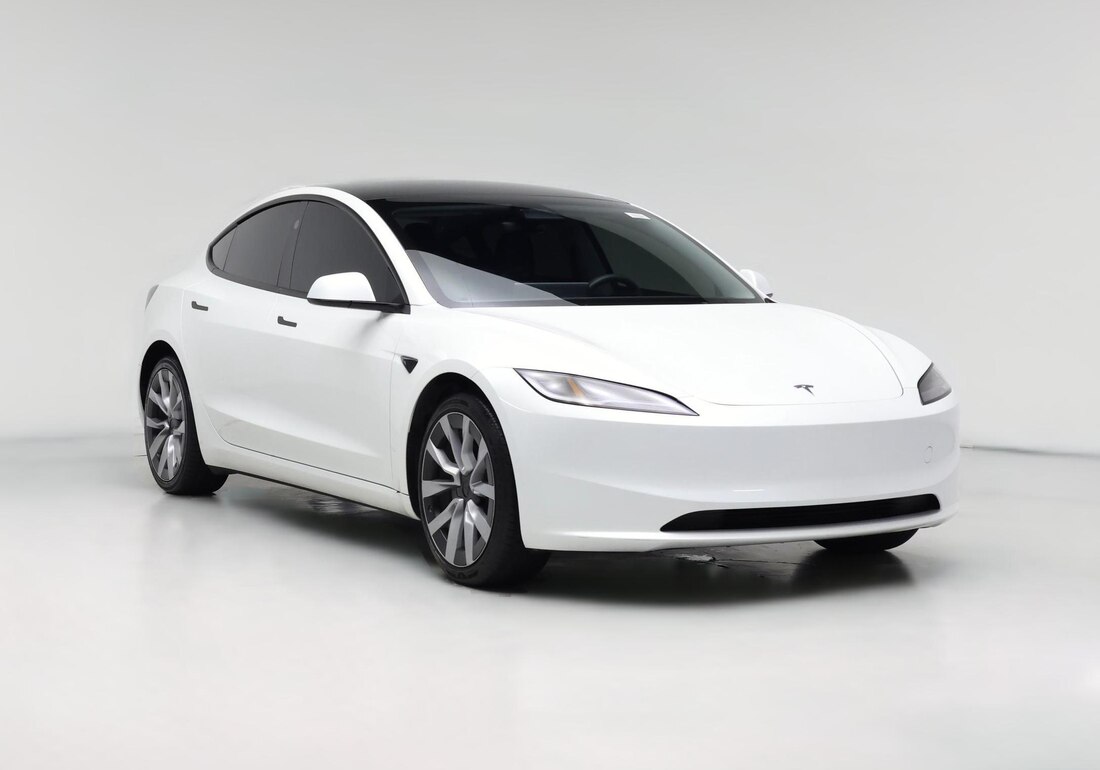 2025 Tesla Model 3 Long Range Rear-Wheel Drive in White — CarMax photo