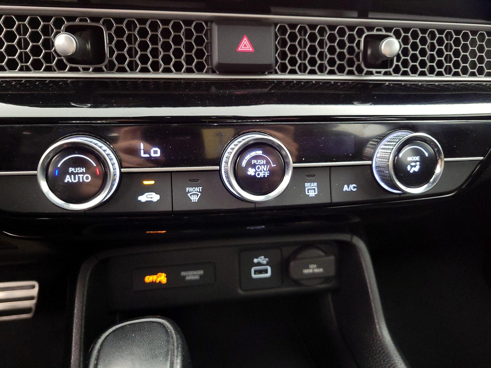 2024 Honda Civic Hatchback Sport - Photo 17