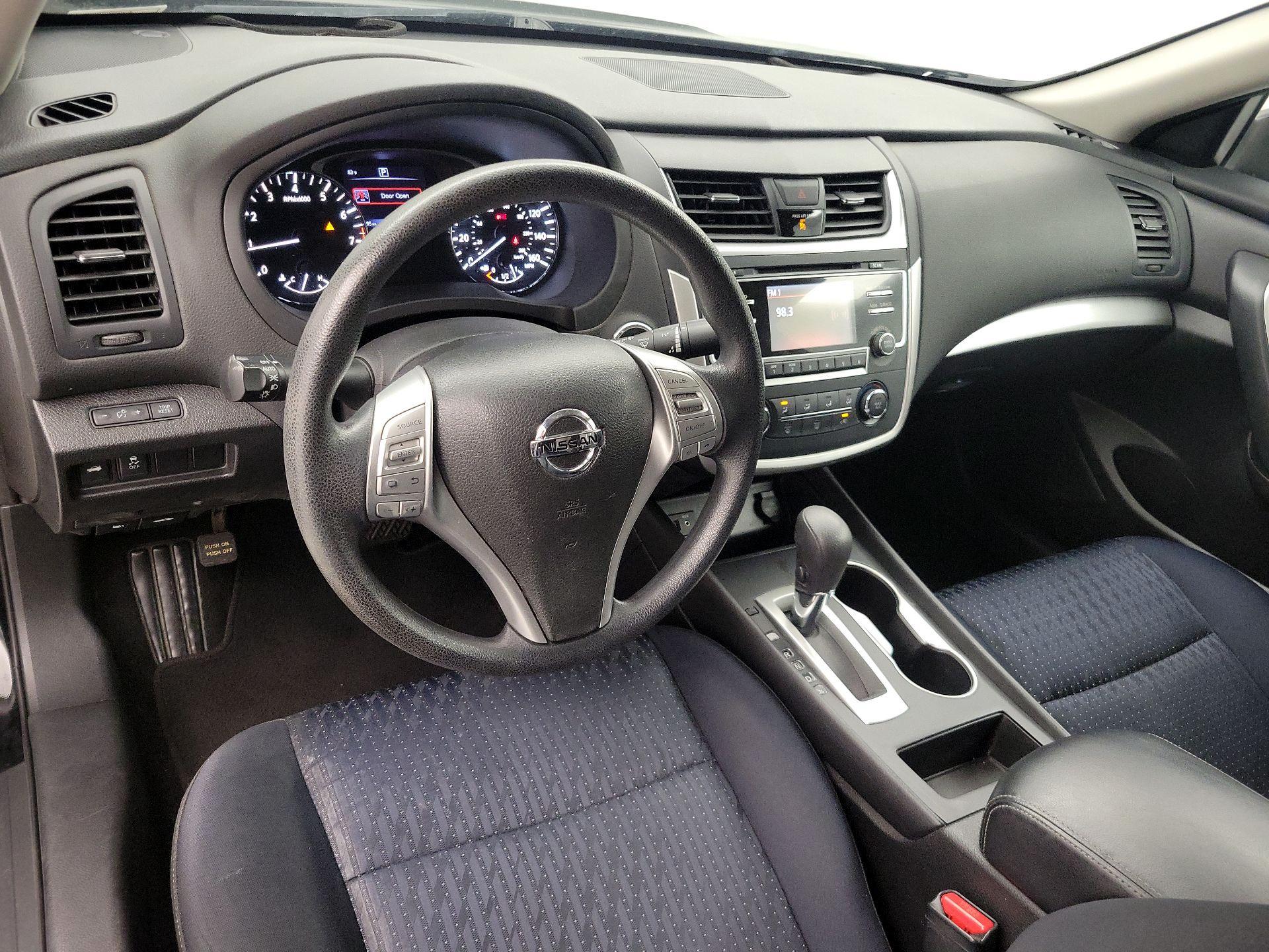 Thumbnail: 2016 Nissan Altima - 9