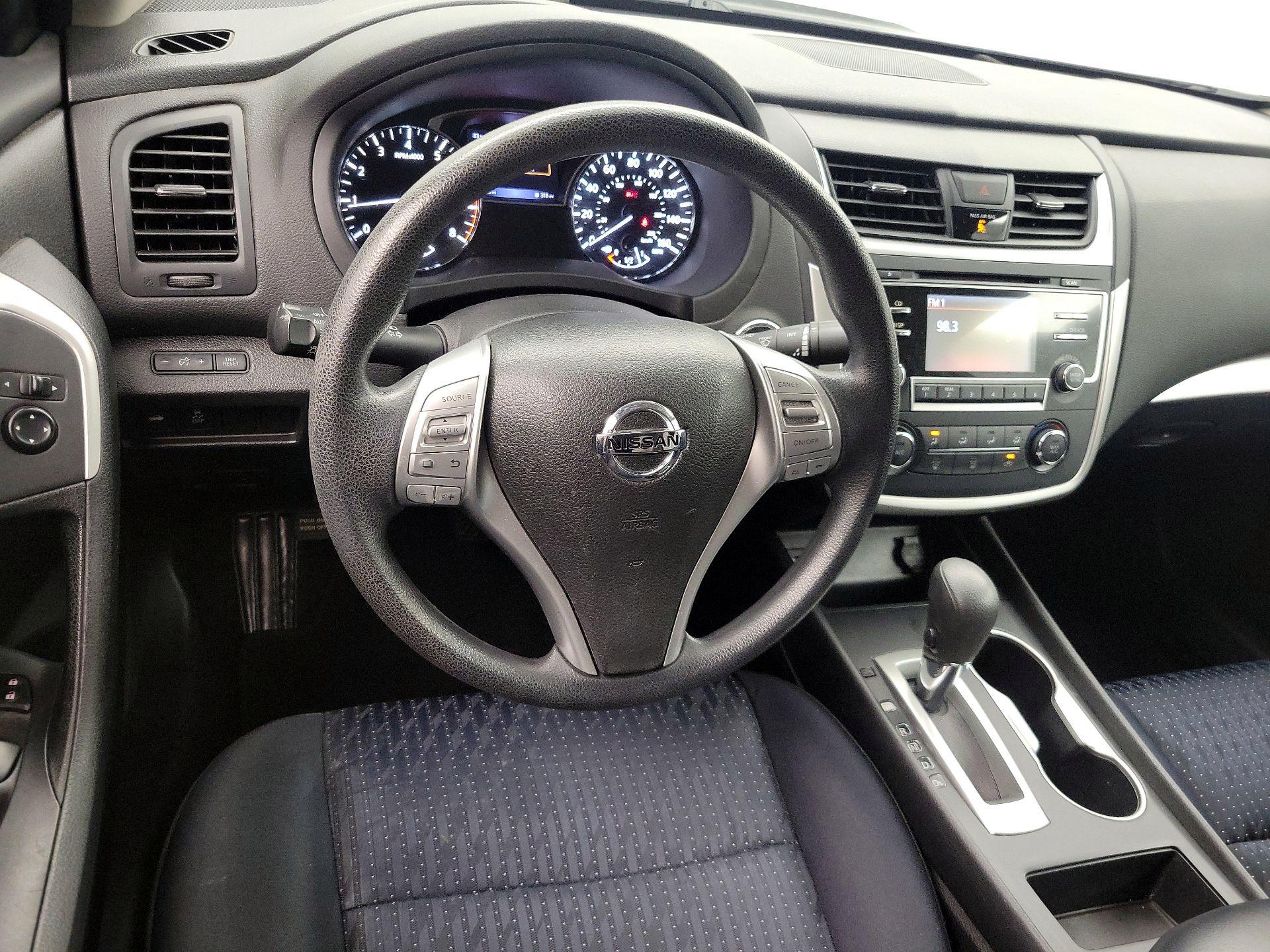 Thumbnail: 2016 Nissan Altima - 10