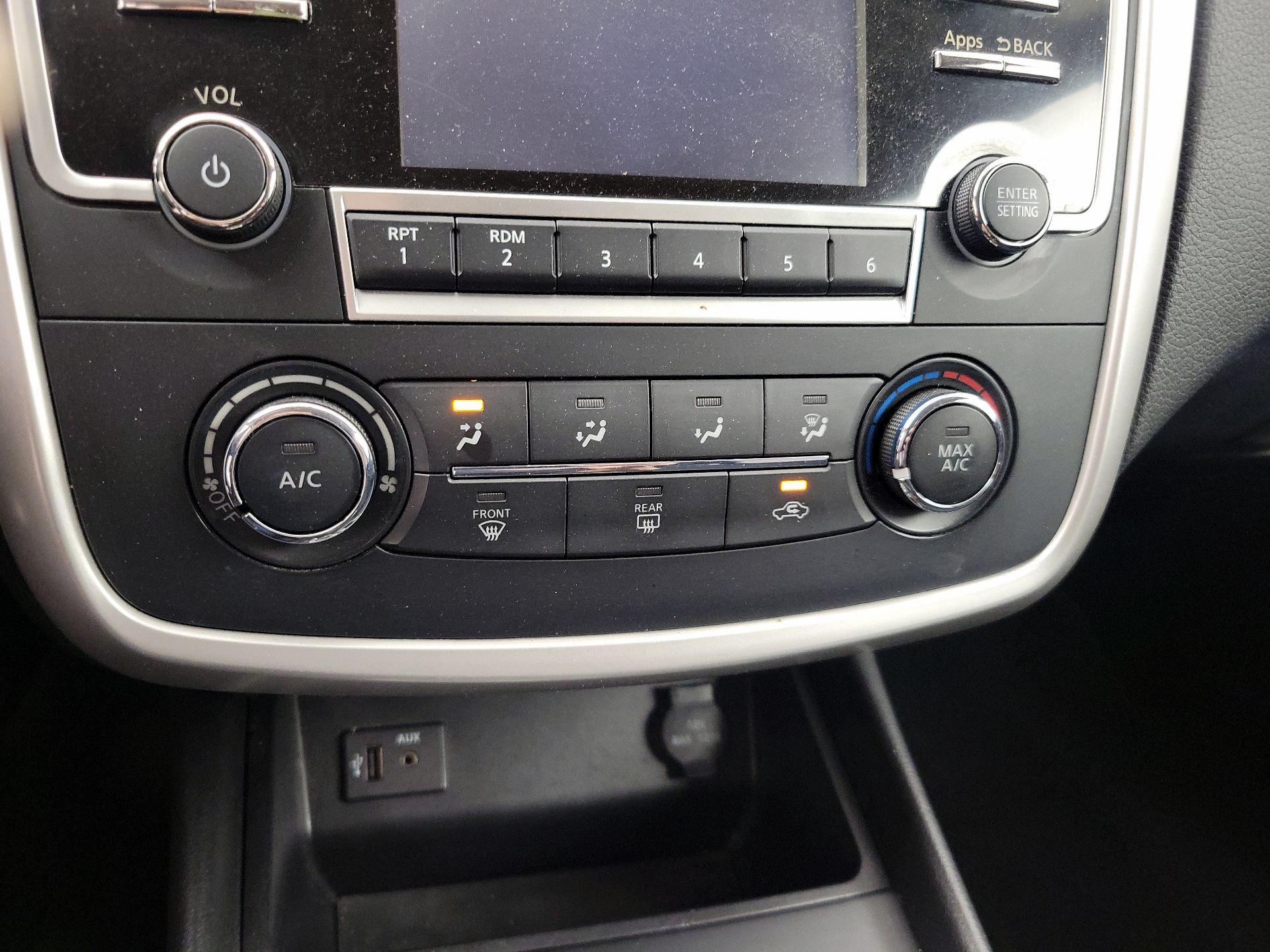 Thumbnail: 2016 Nissan Altima - 16