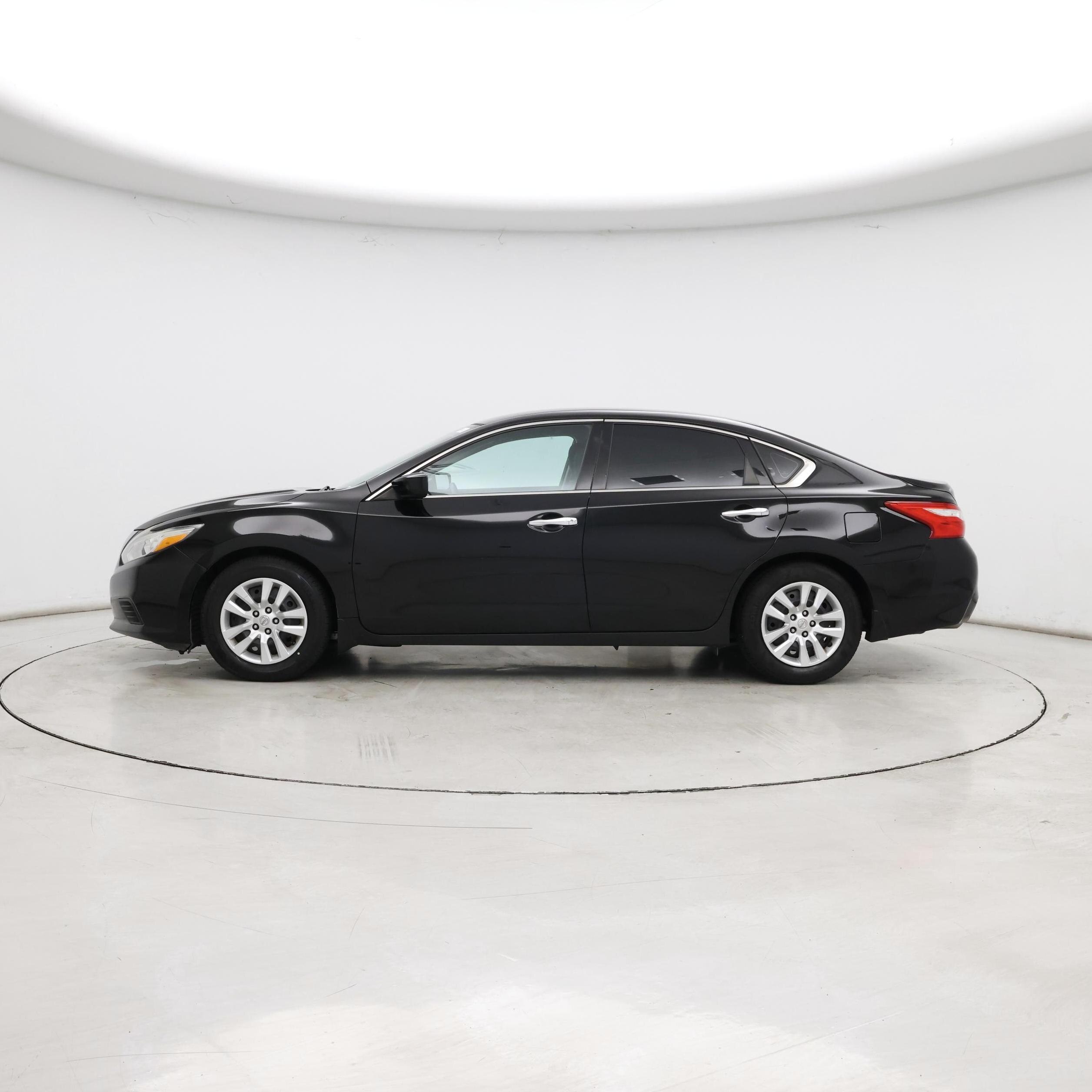 Thumbnail: 2016 Nissan Altima - 3
