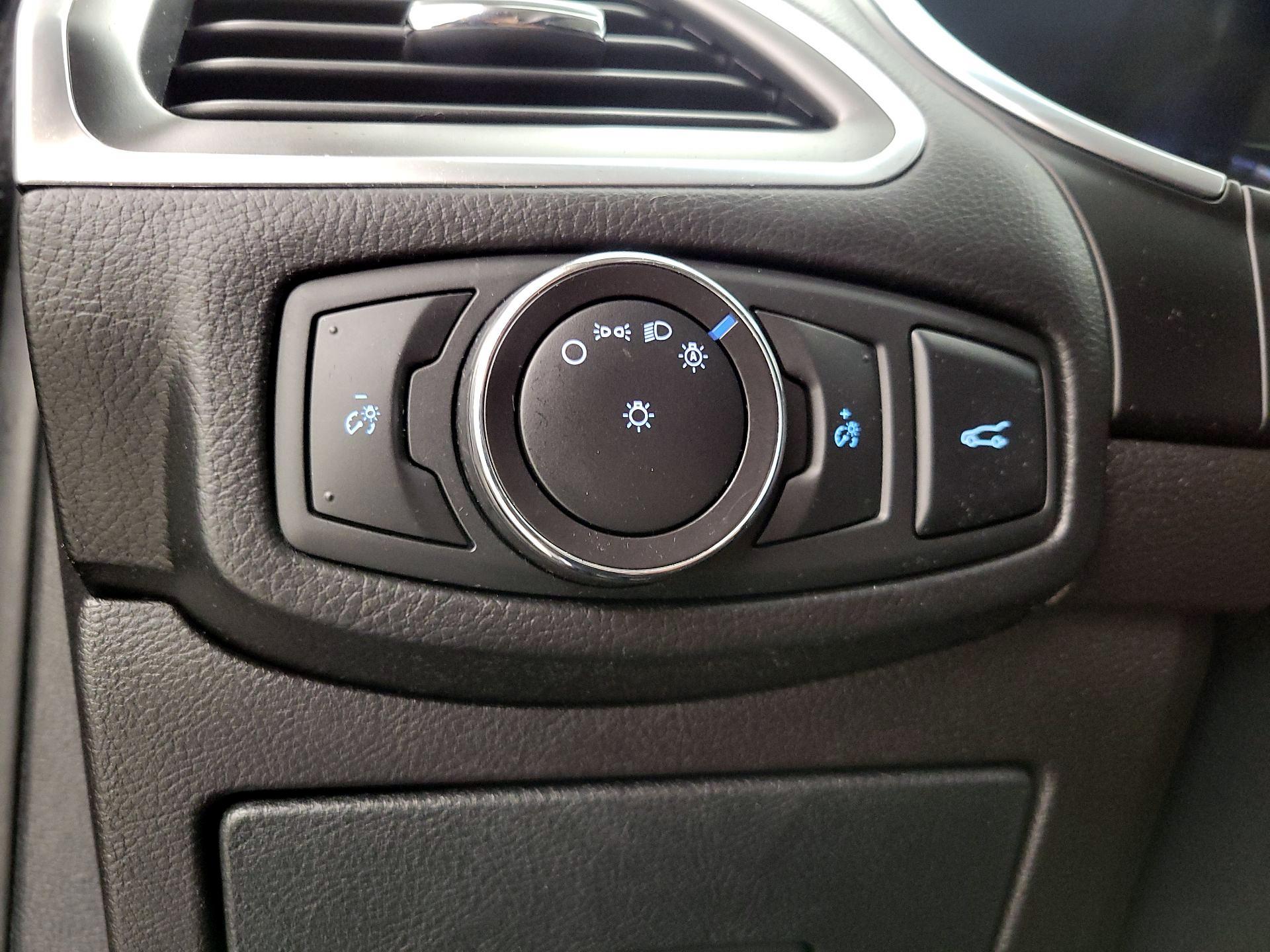 Thumbnail: 2015 Ford Edge - 13