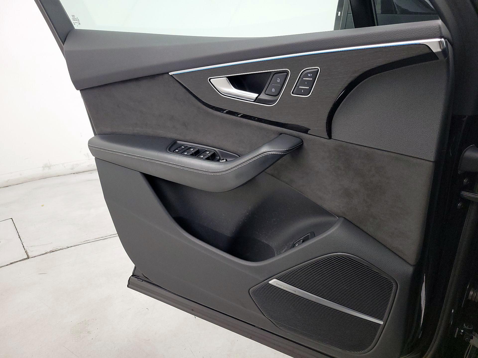 Thumbnail: 2022 Audi SQ7 - 12