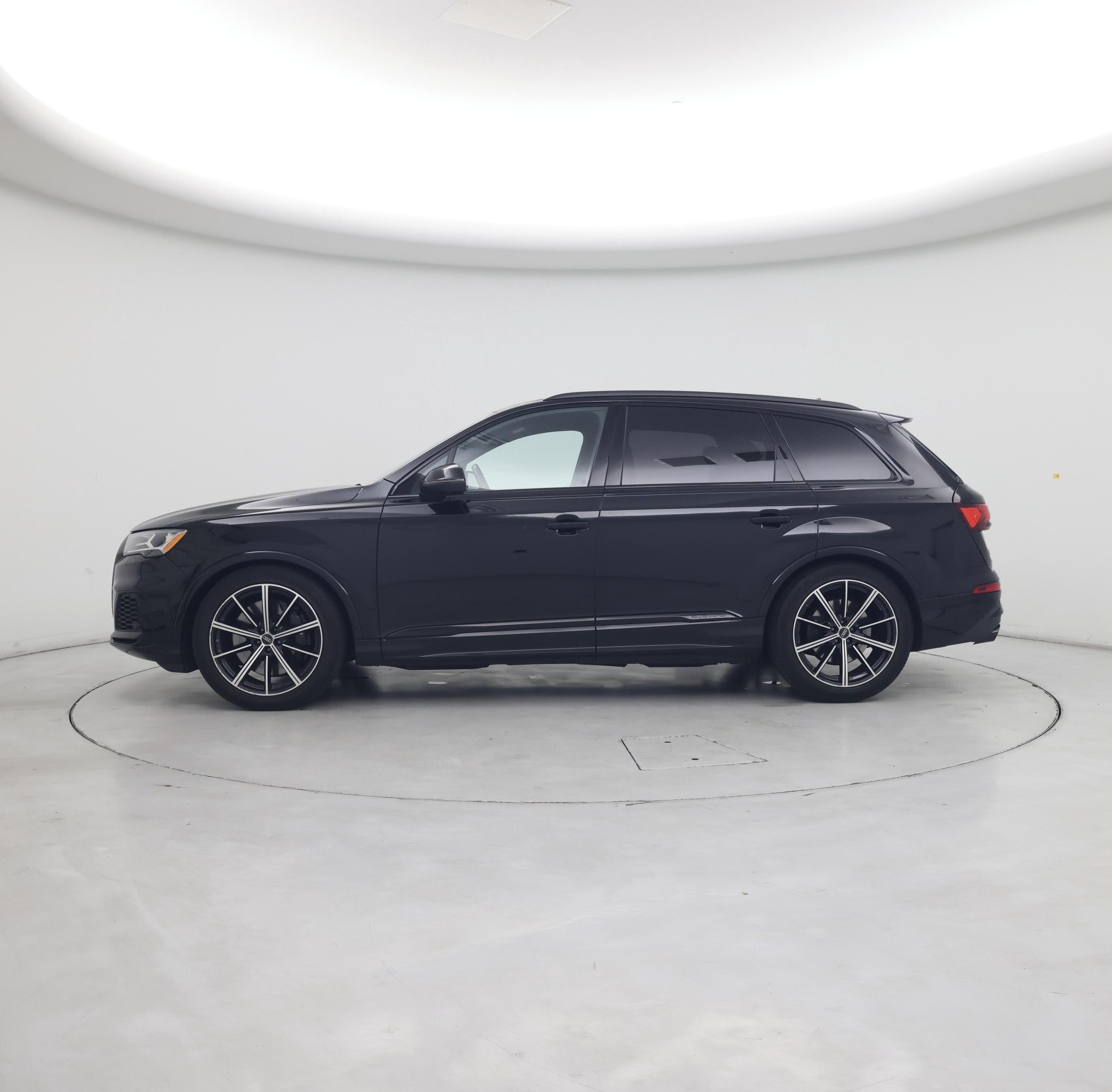 Thumbnail: 2022 Audi SQ7 - 3