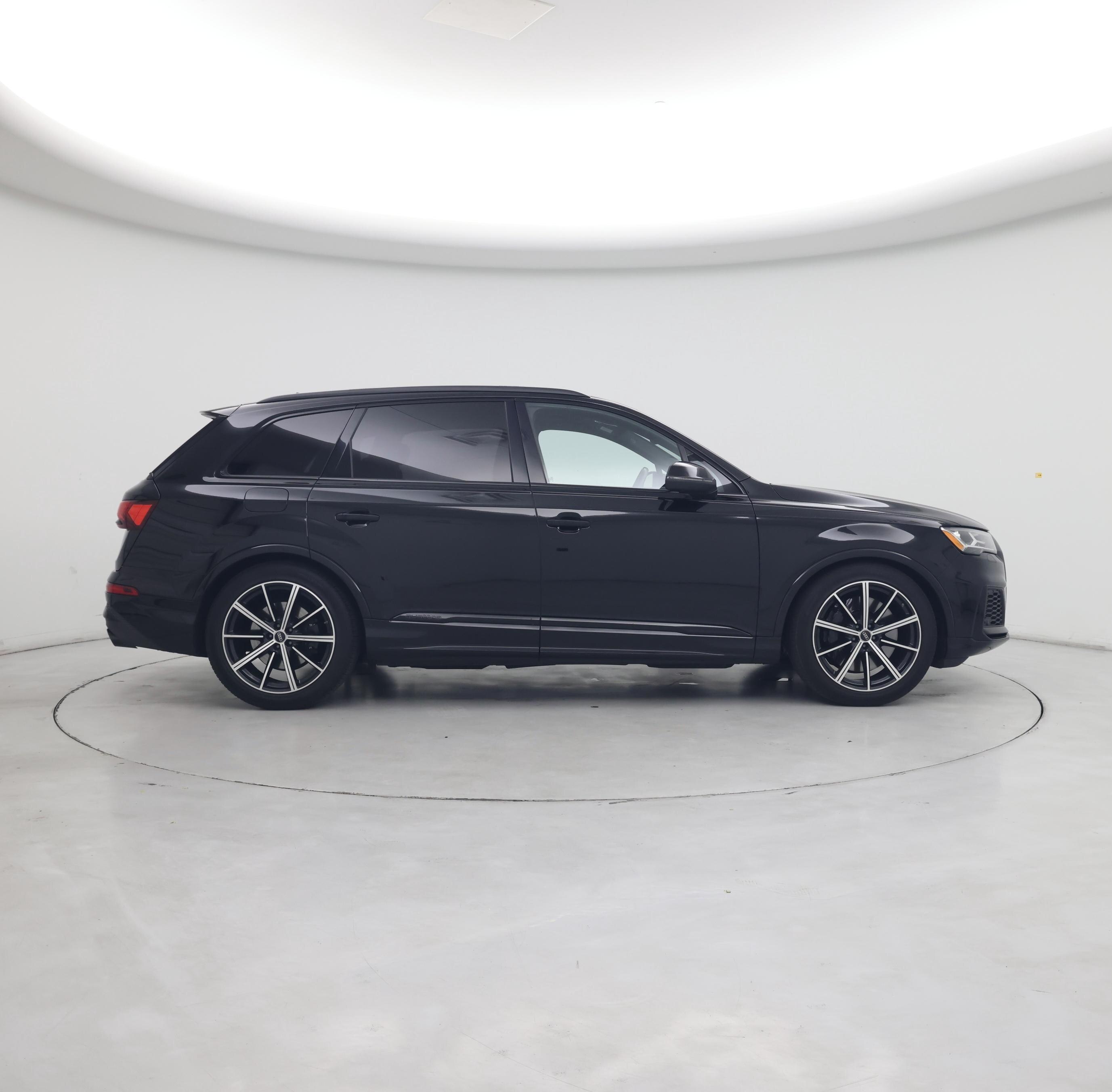 Thumbnail: 2022 Audi SQ7 - 7