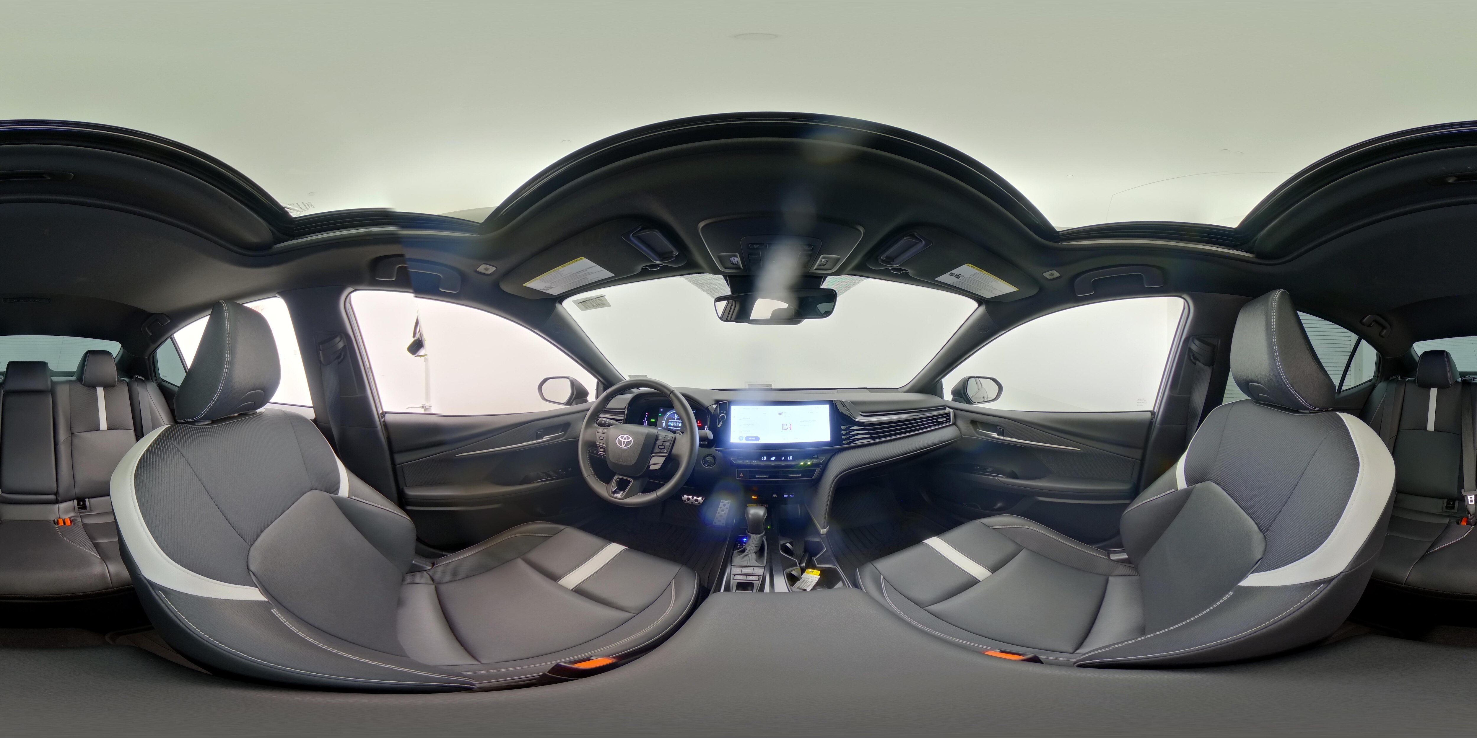 2025 Toyota Camry SE - Photo 25