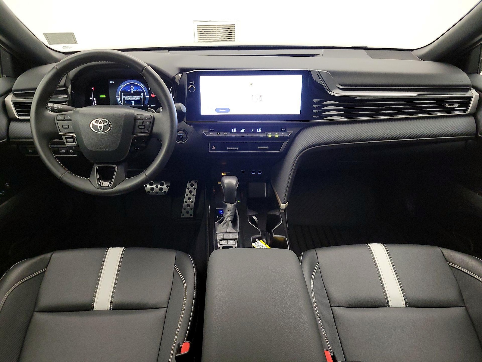 2025 Toyota Camry SE - Photo 10